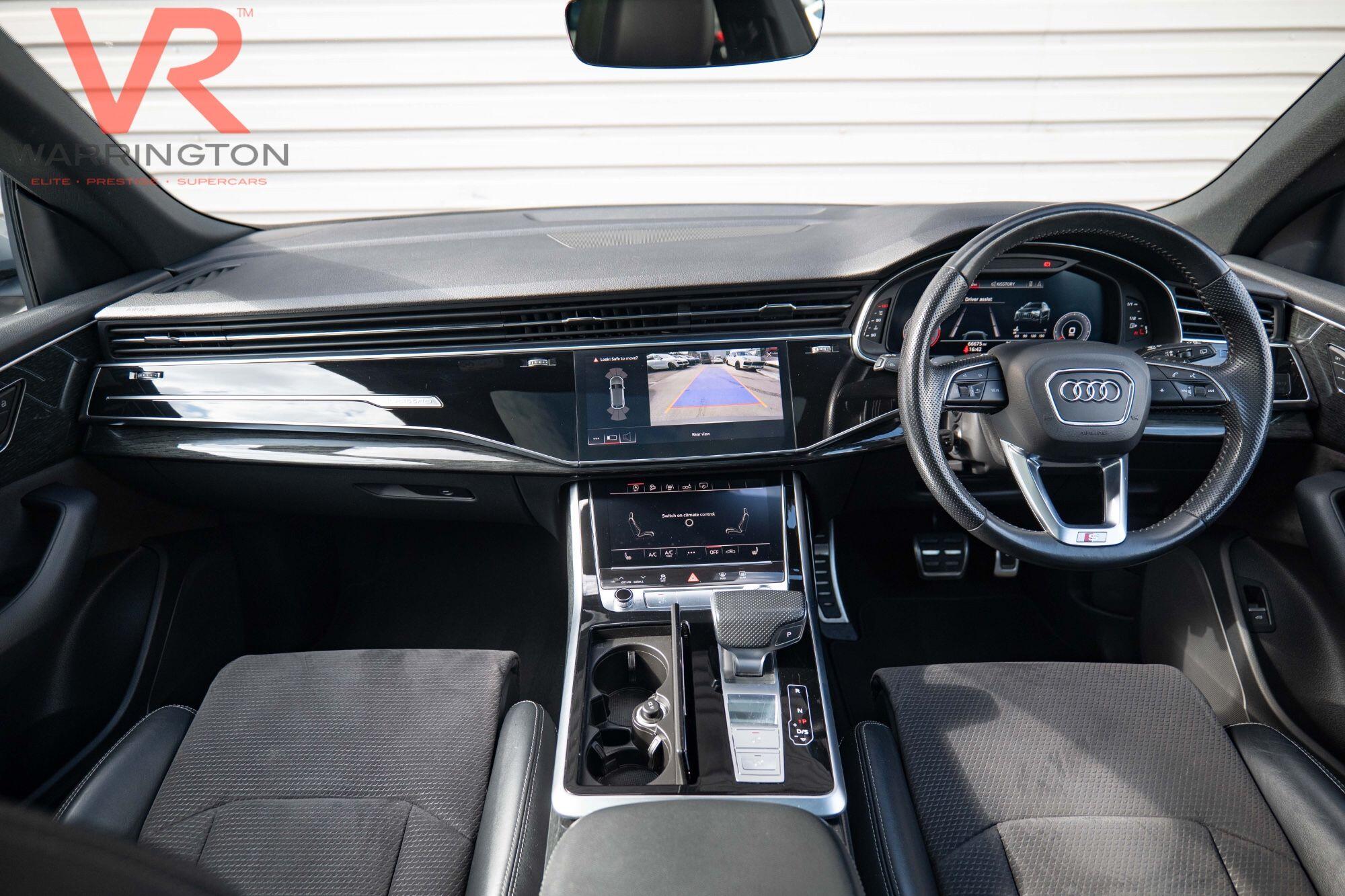 Audi Q8 view 2