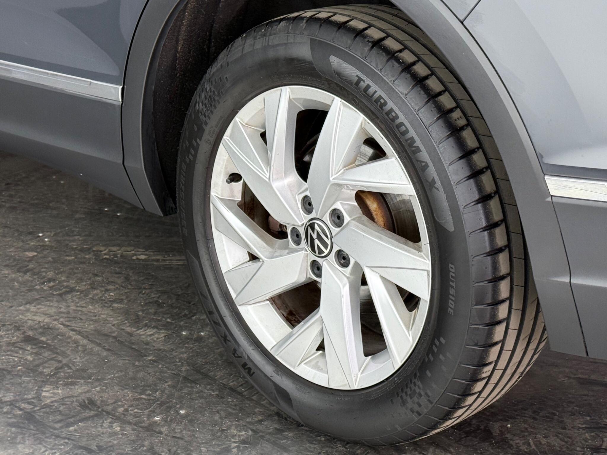Volkswagen Tiguan view 11