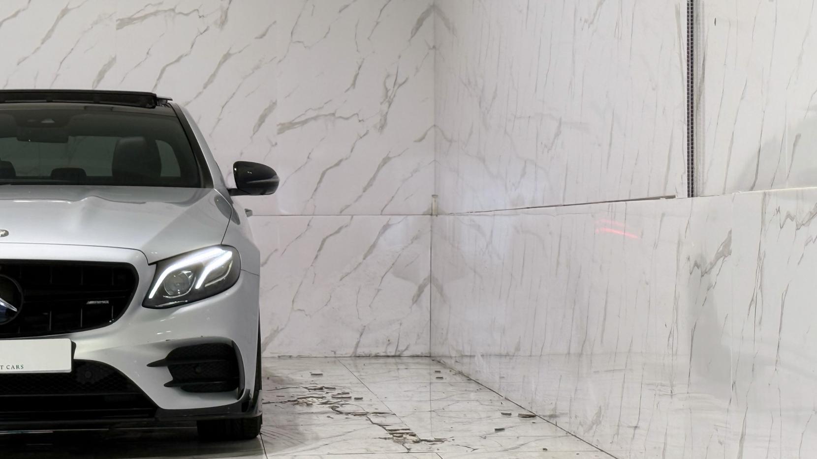 Mercedes-Benz E Class view 44
