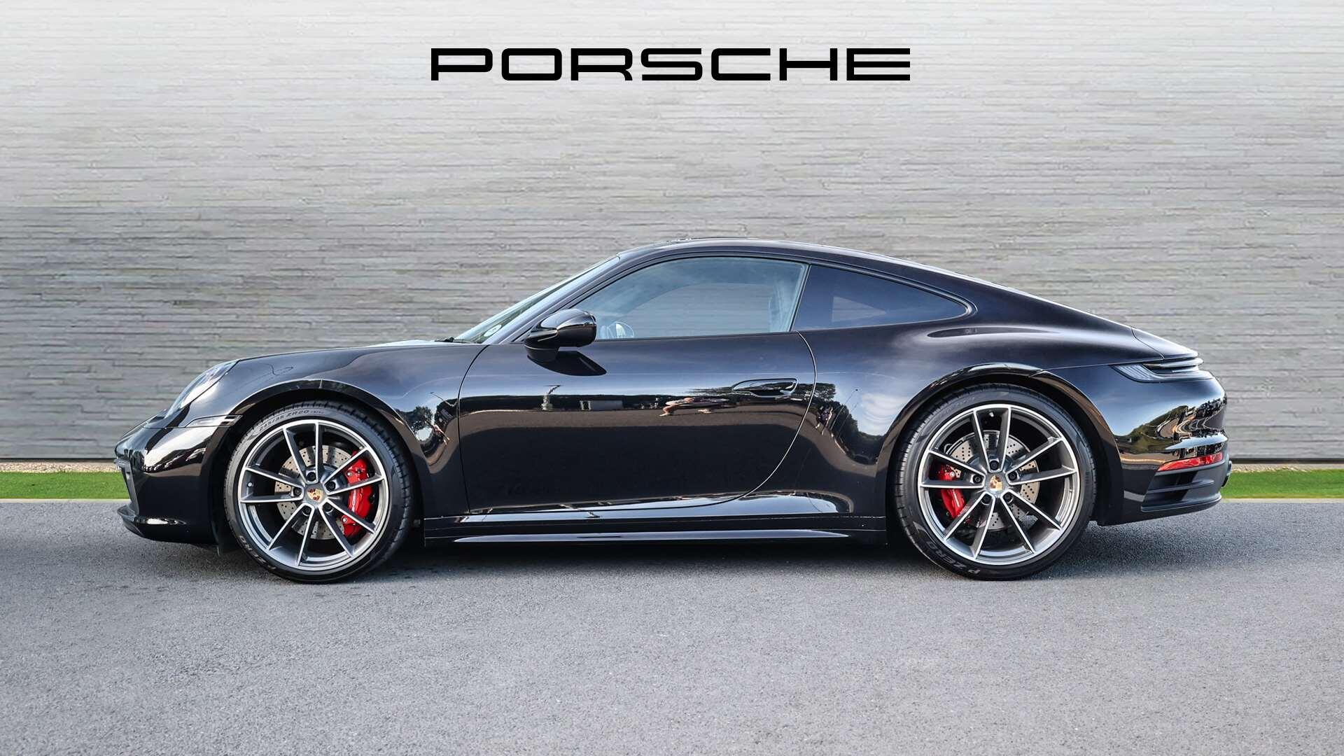 Porsche 911 view 8