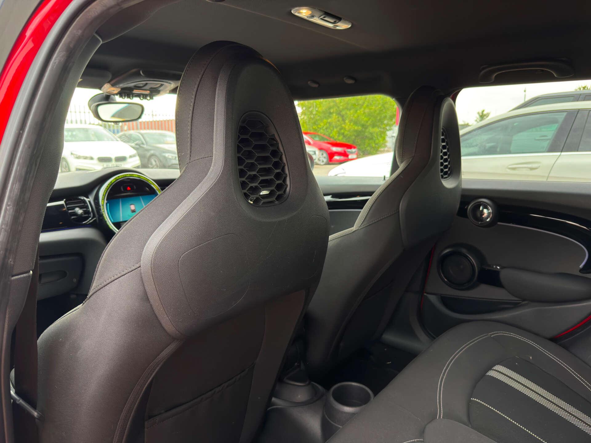 Mini Cooper view 40