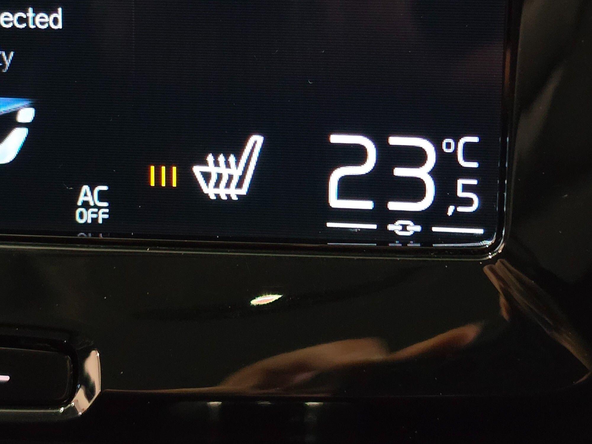 Volvo V60 Cross Country view 31