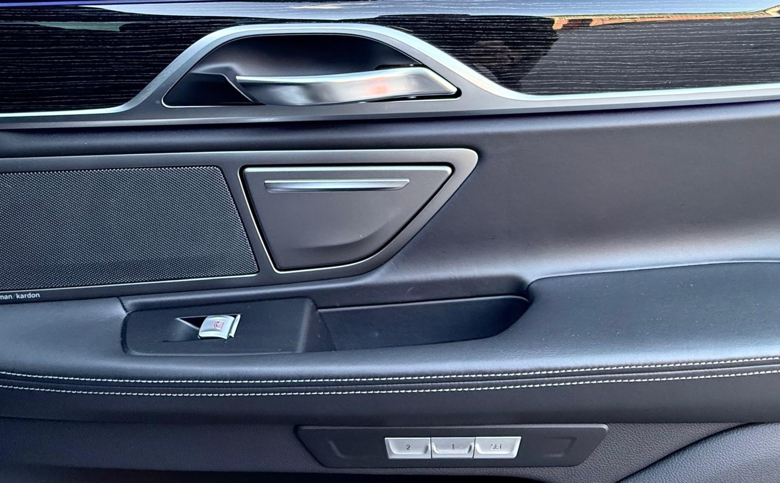 BMW 7 Series view 22