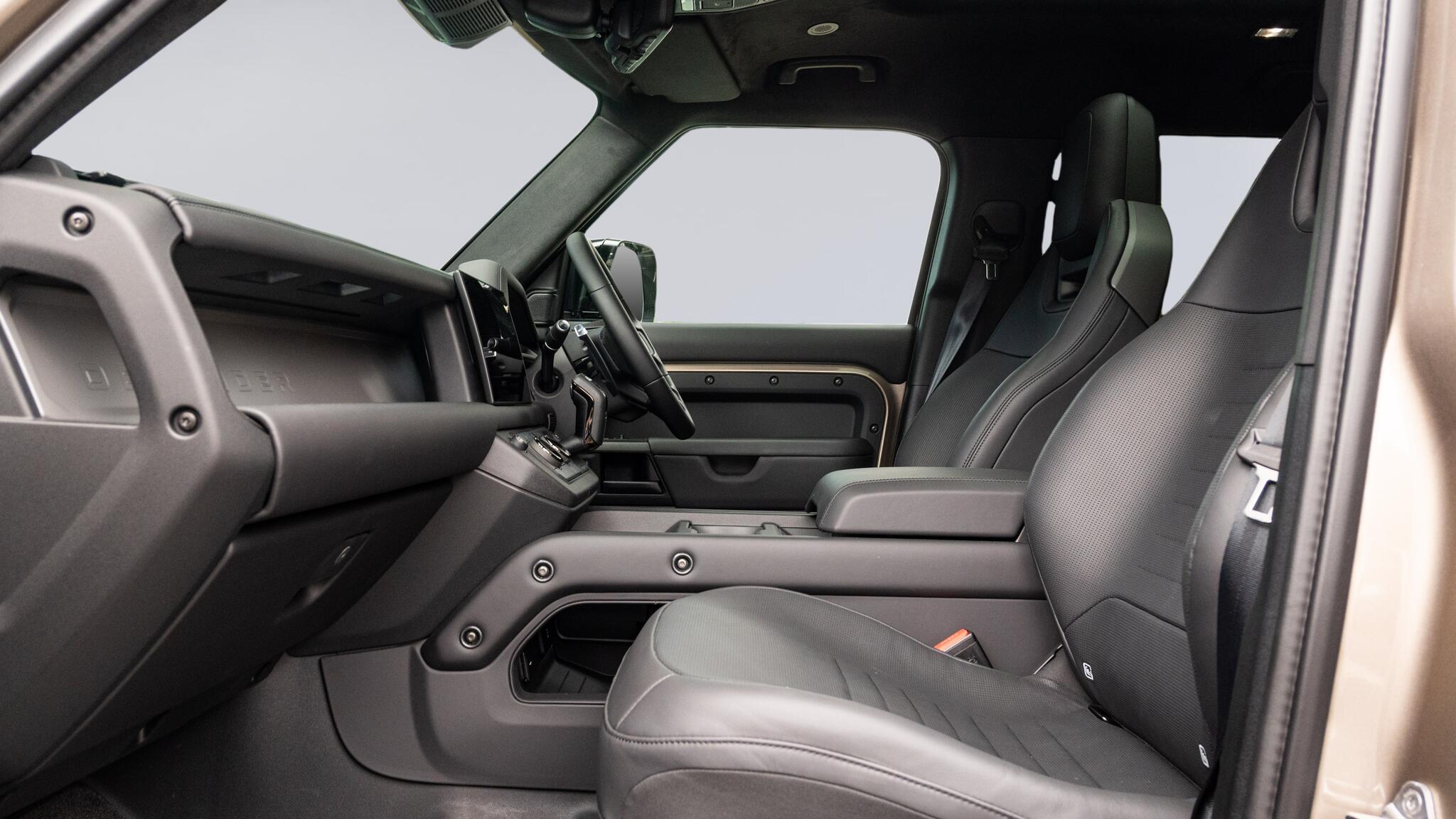 Land Rover Defender view 3
