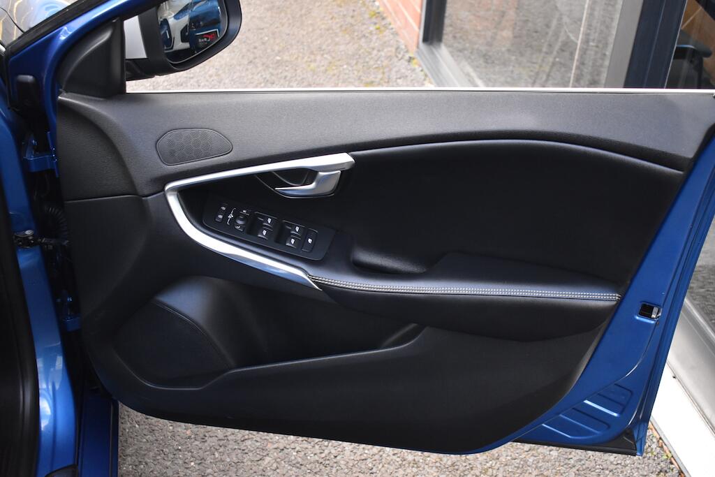 Volvo V40 view 28