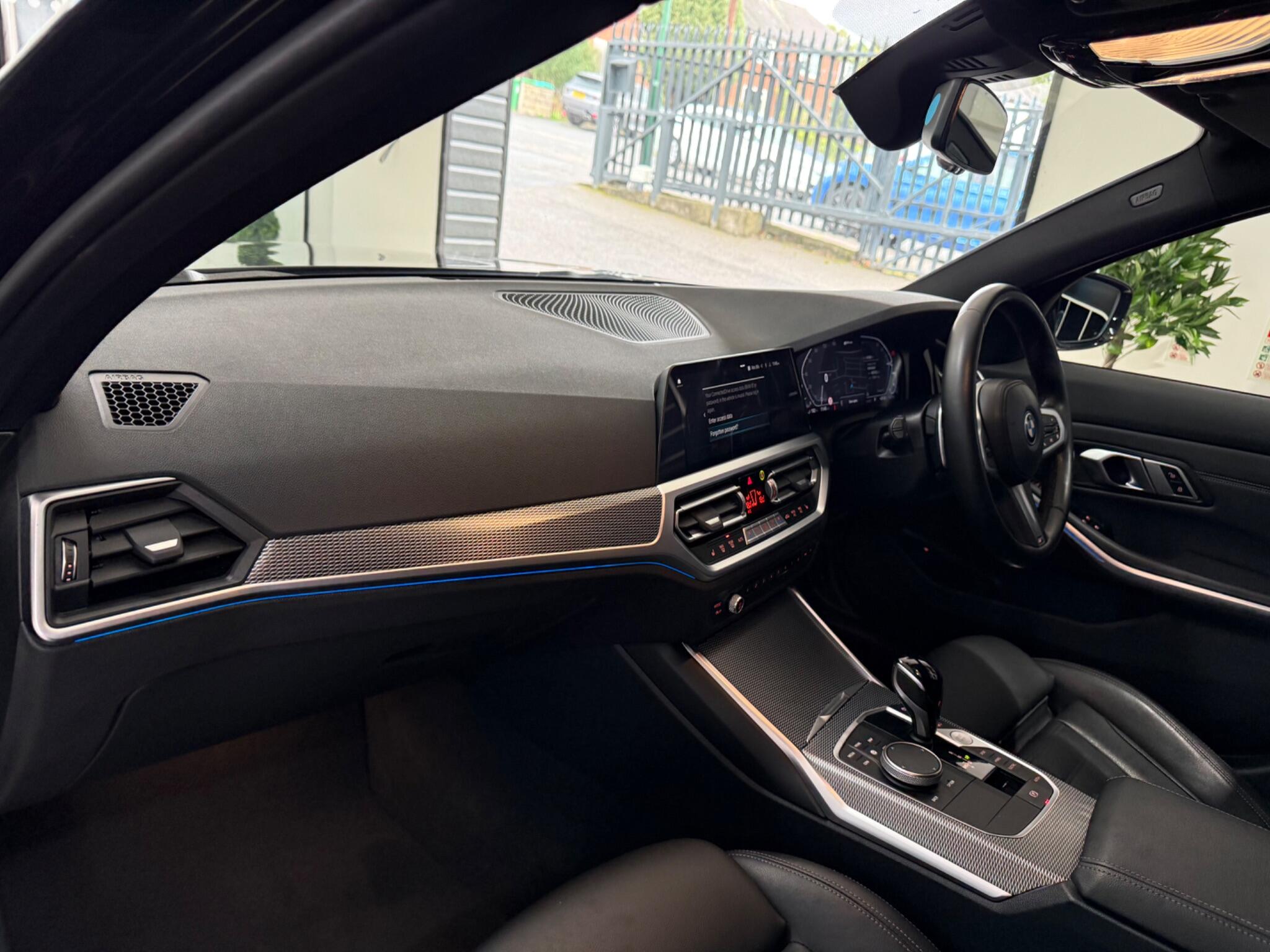 BMW 3 Series view 32