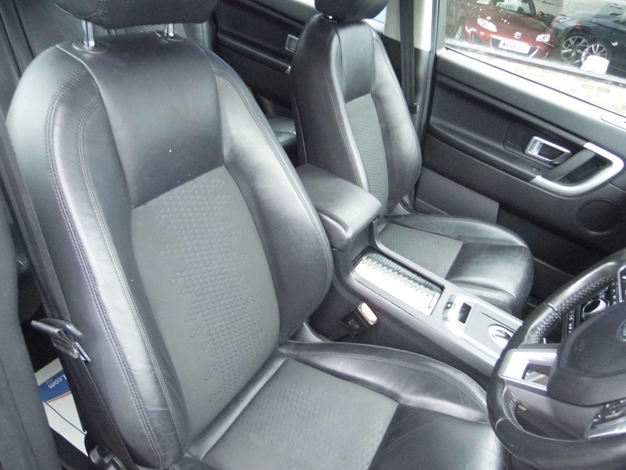 Land Rover Discovery Sport view 30