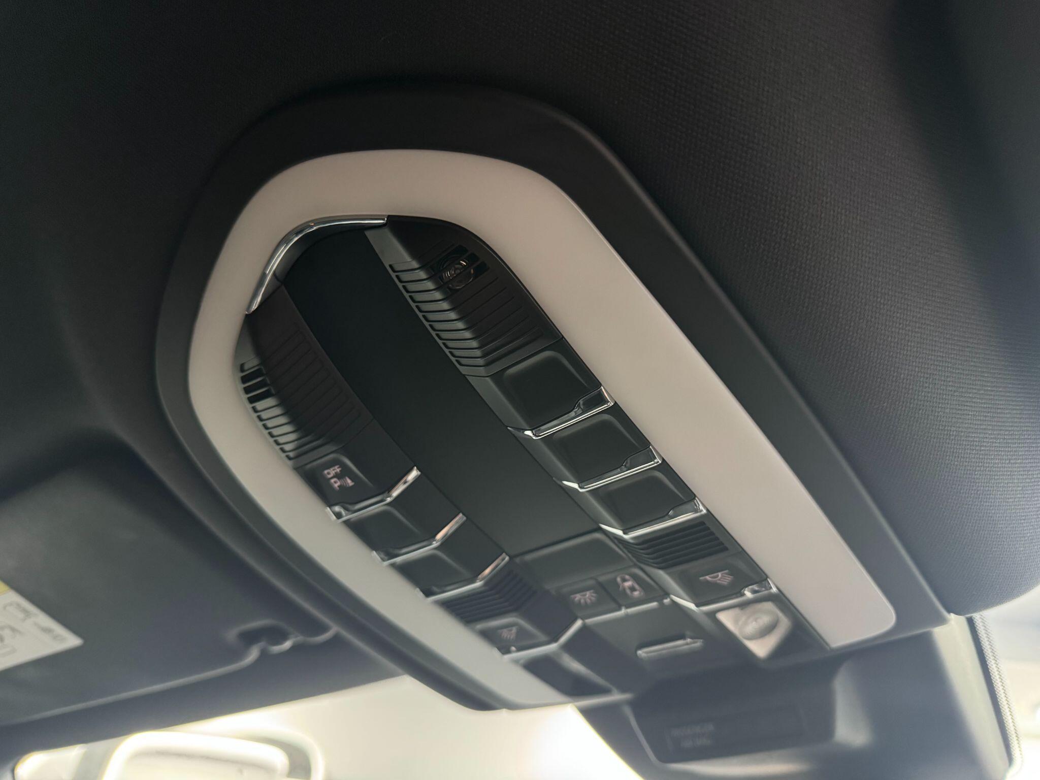 Porsche Macan view 31