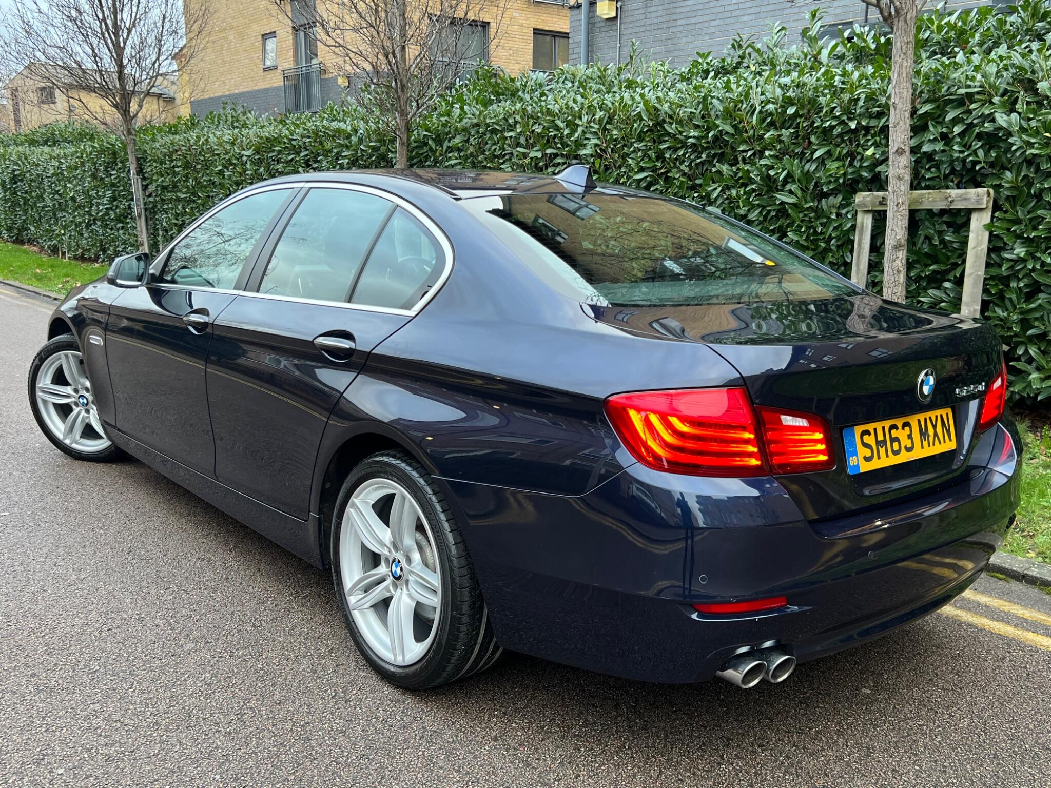 BMW 5 Series view 4