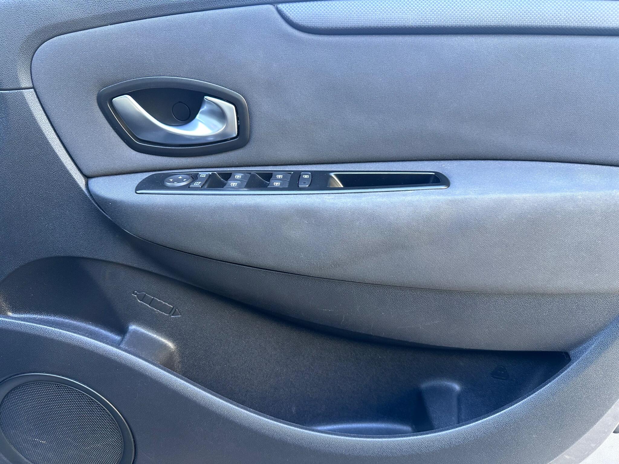 2010 Renault Grand Scenic image 32