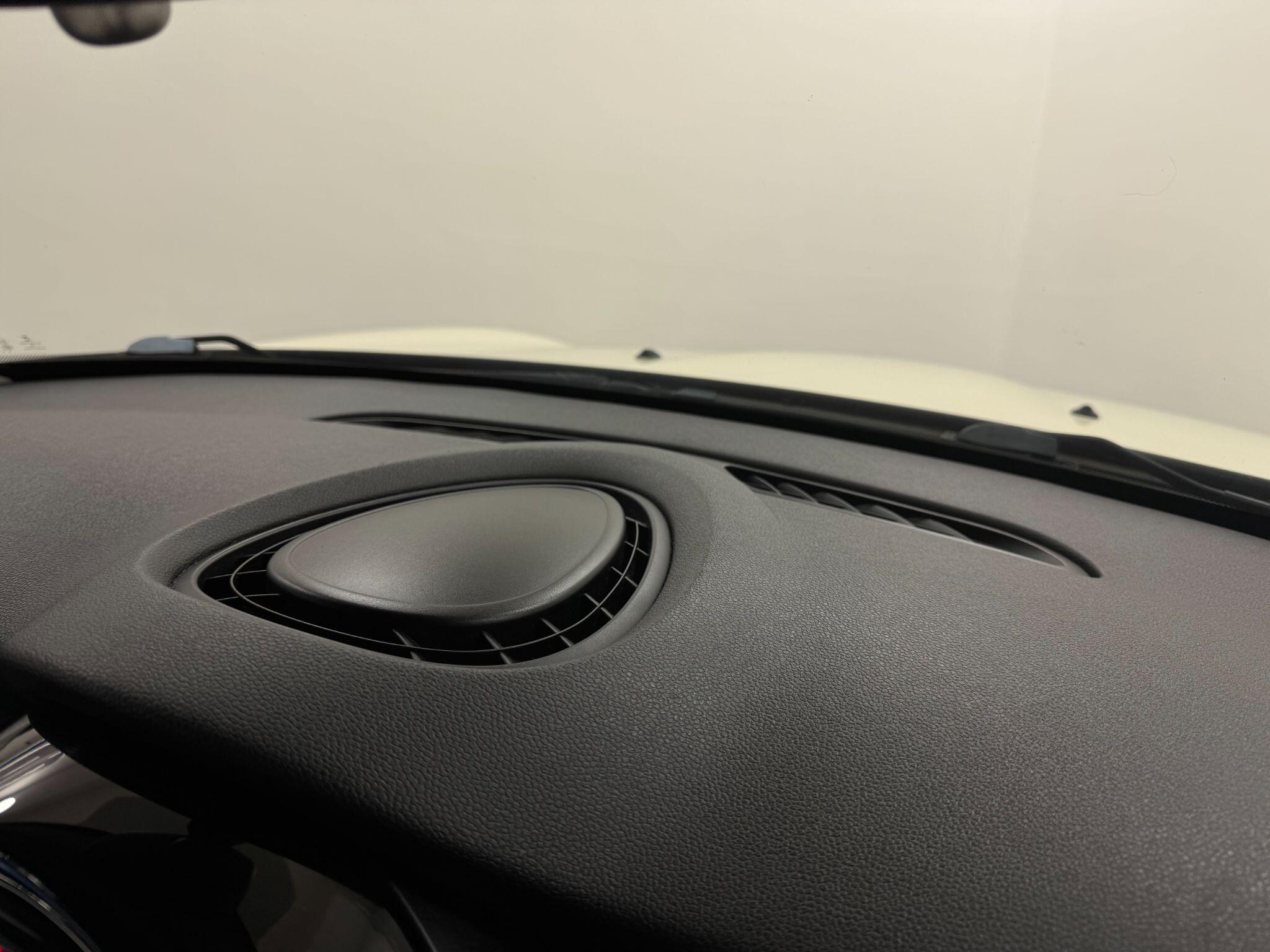 Mini Hatch view 28