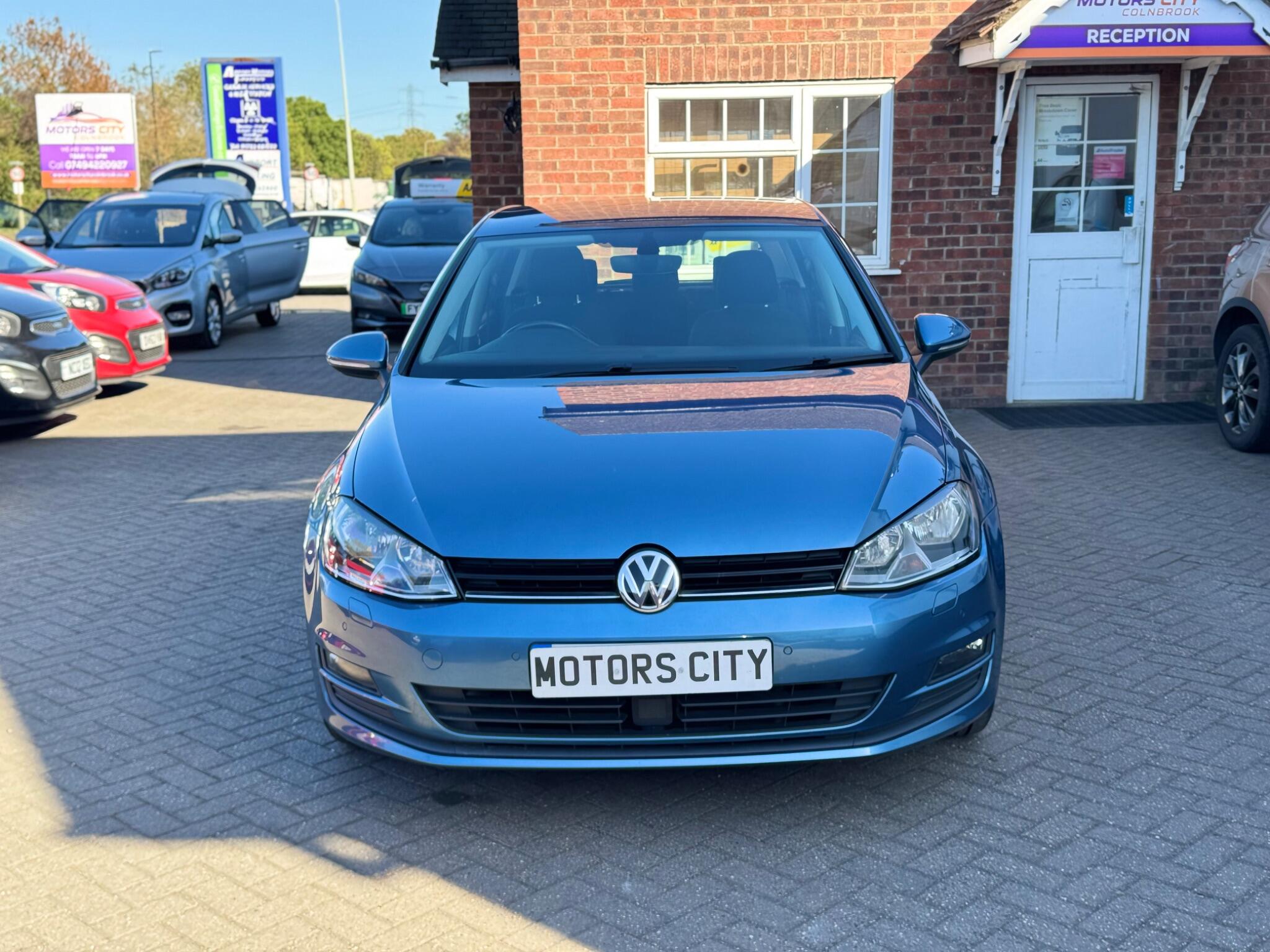 Volkswagen Golf view 3