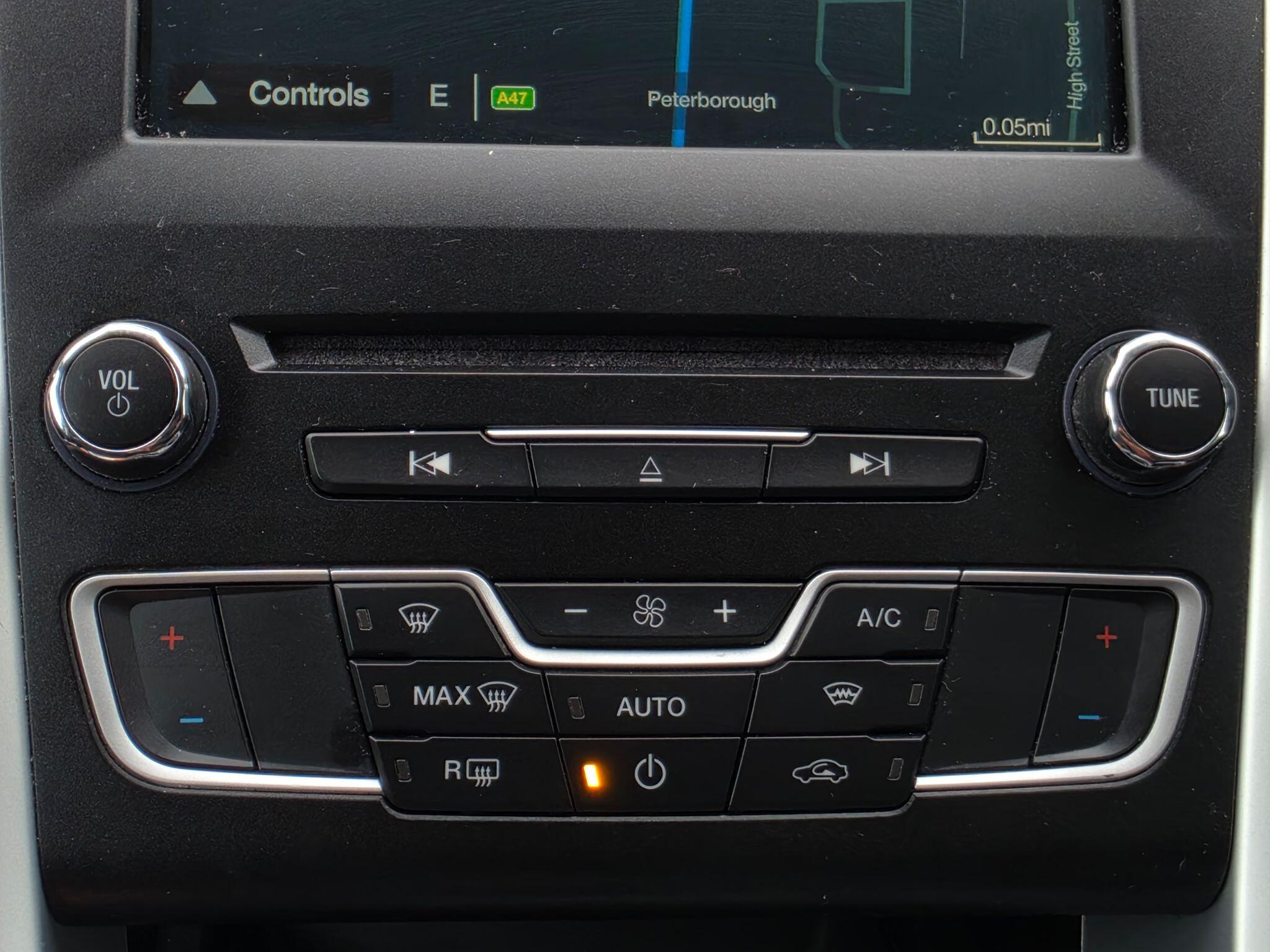 Ford Mondeo view 18