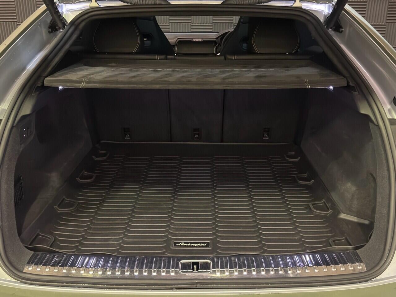 Lamborghini Urus view 30