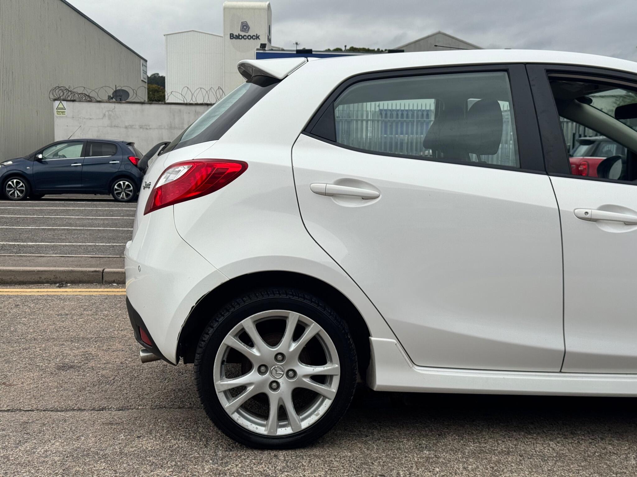 Mazda Mazda2 view 40
