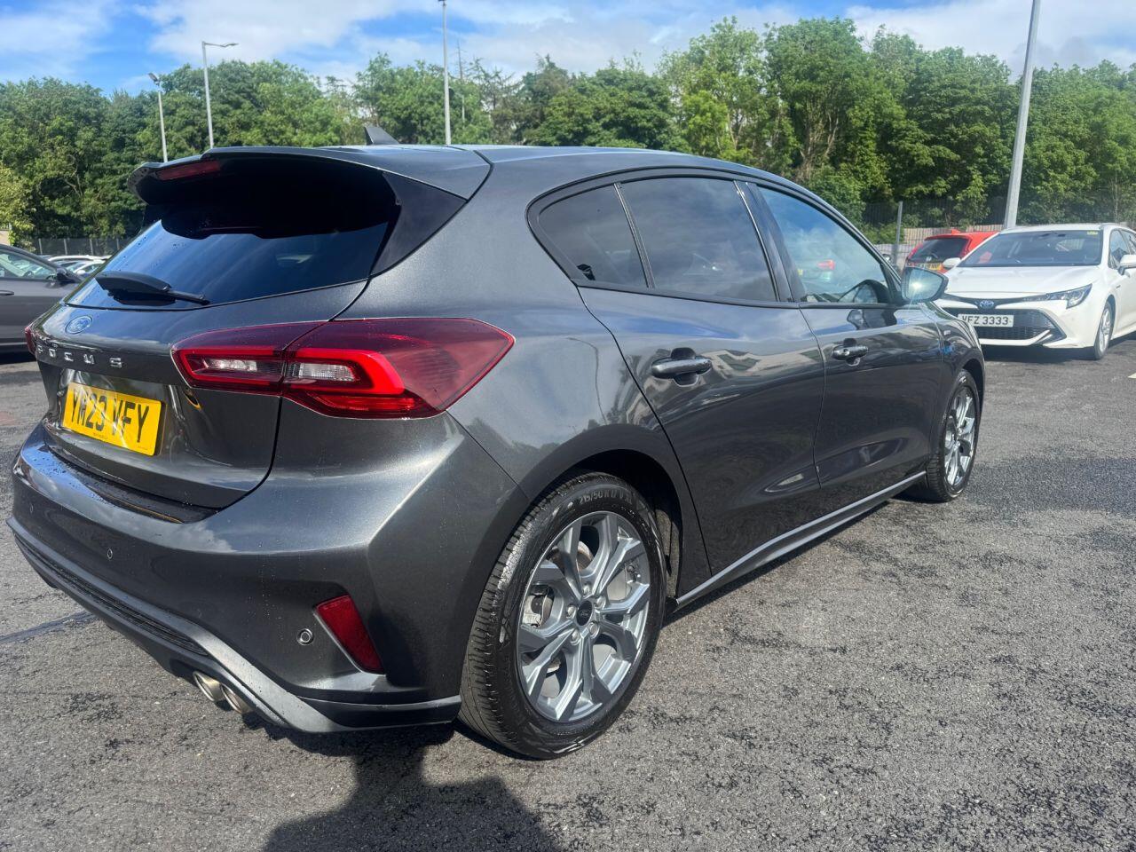 Ford Focus view 9