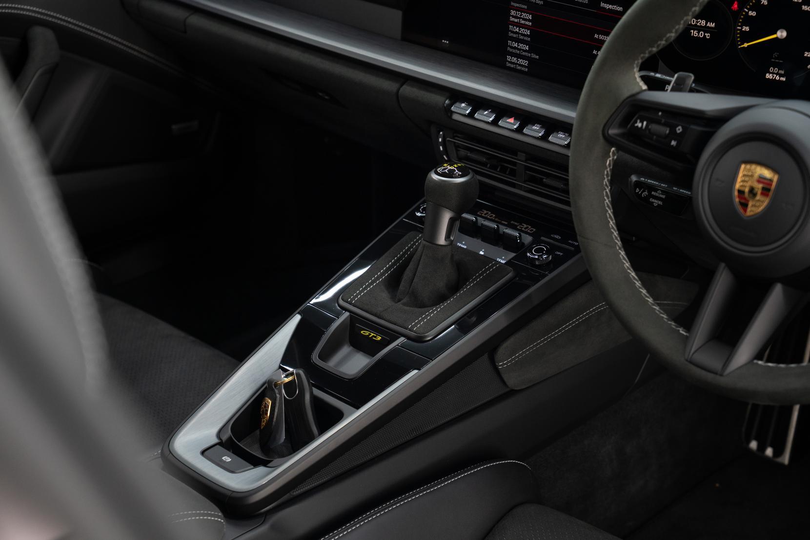 Porsche 911 view 8