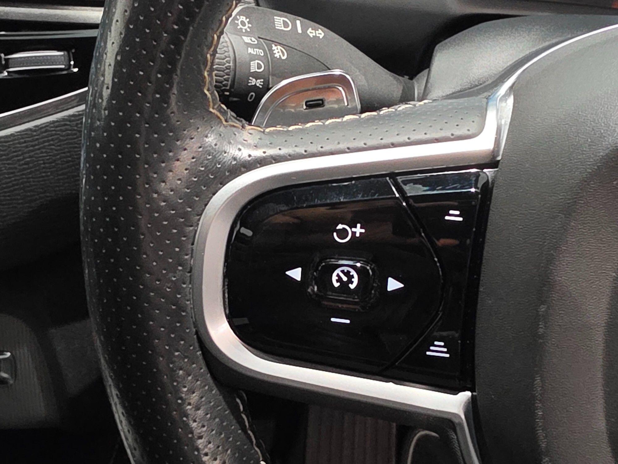 Volvo XC90 view 102