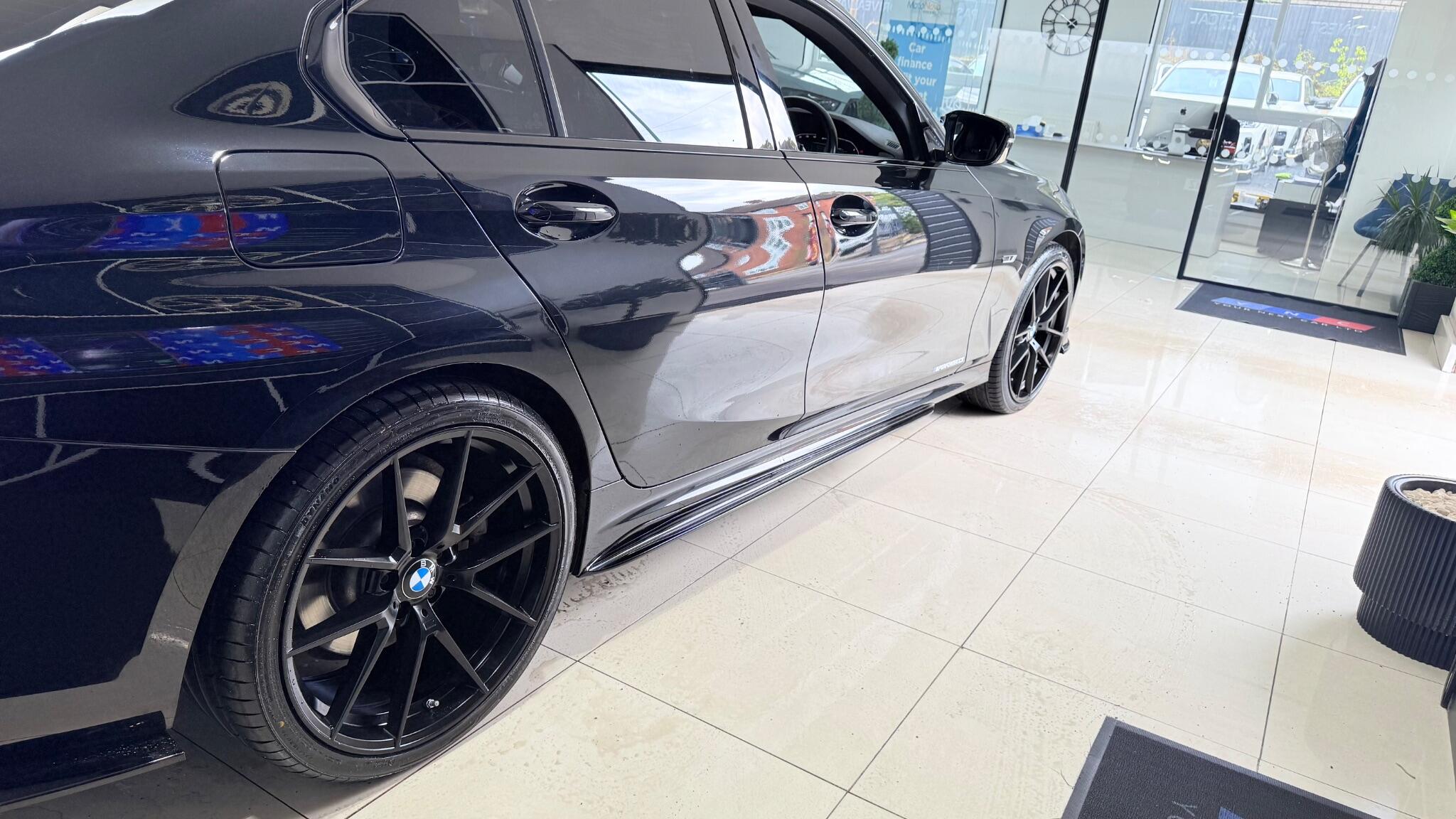 BMW 3 Series view 22