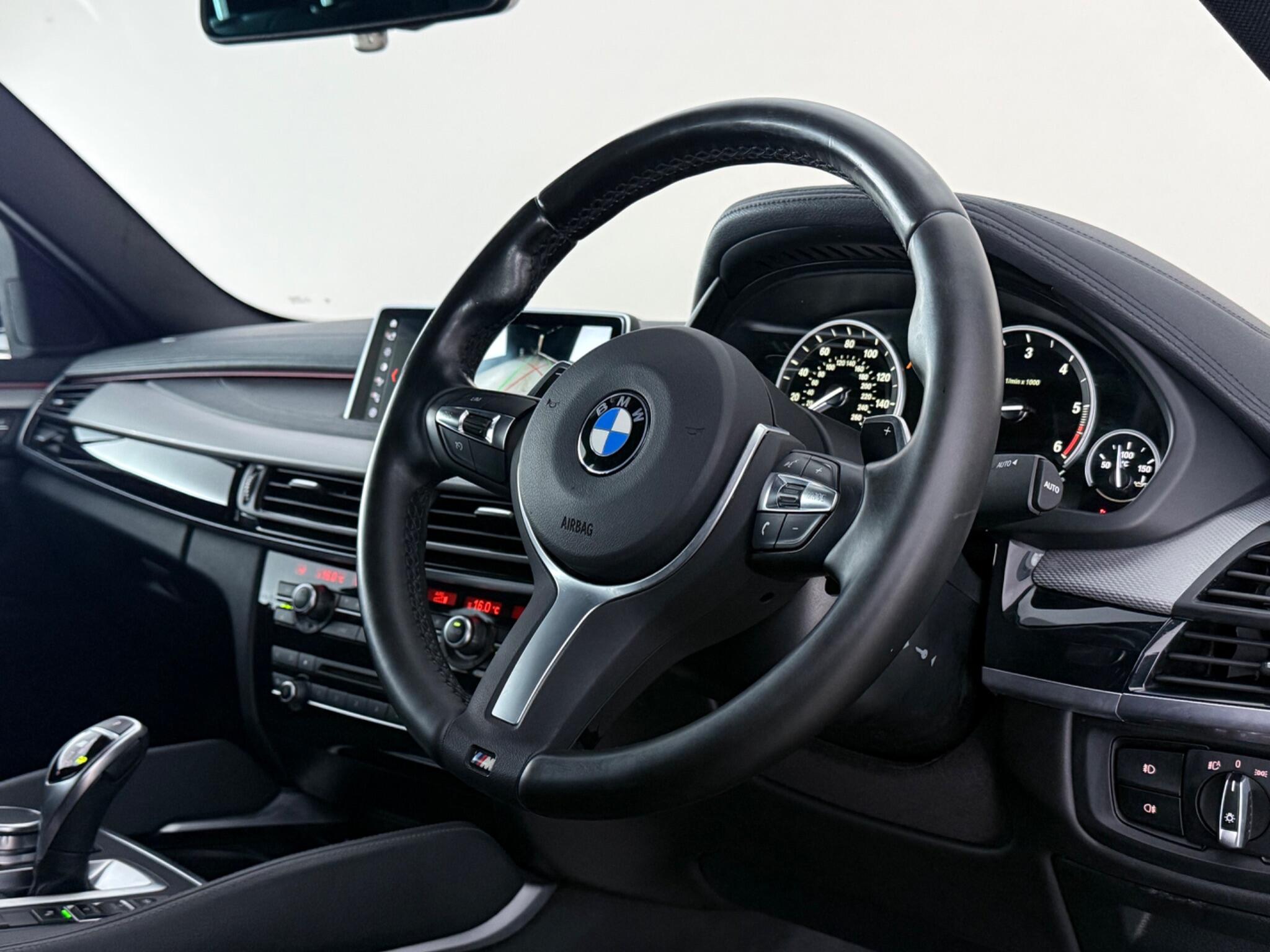 BMW X6 view 3