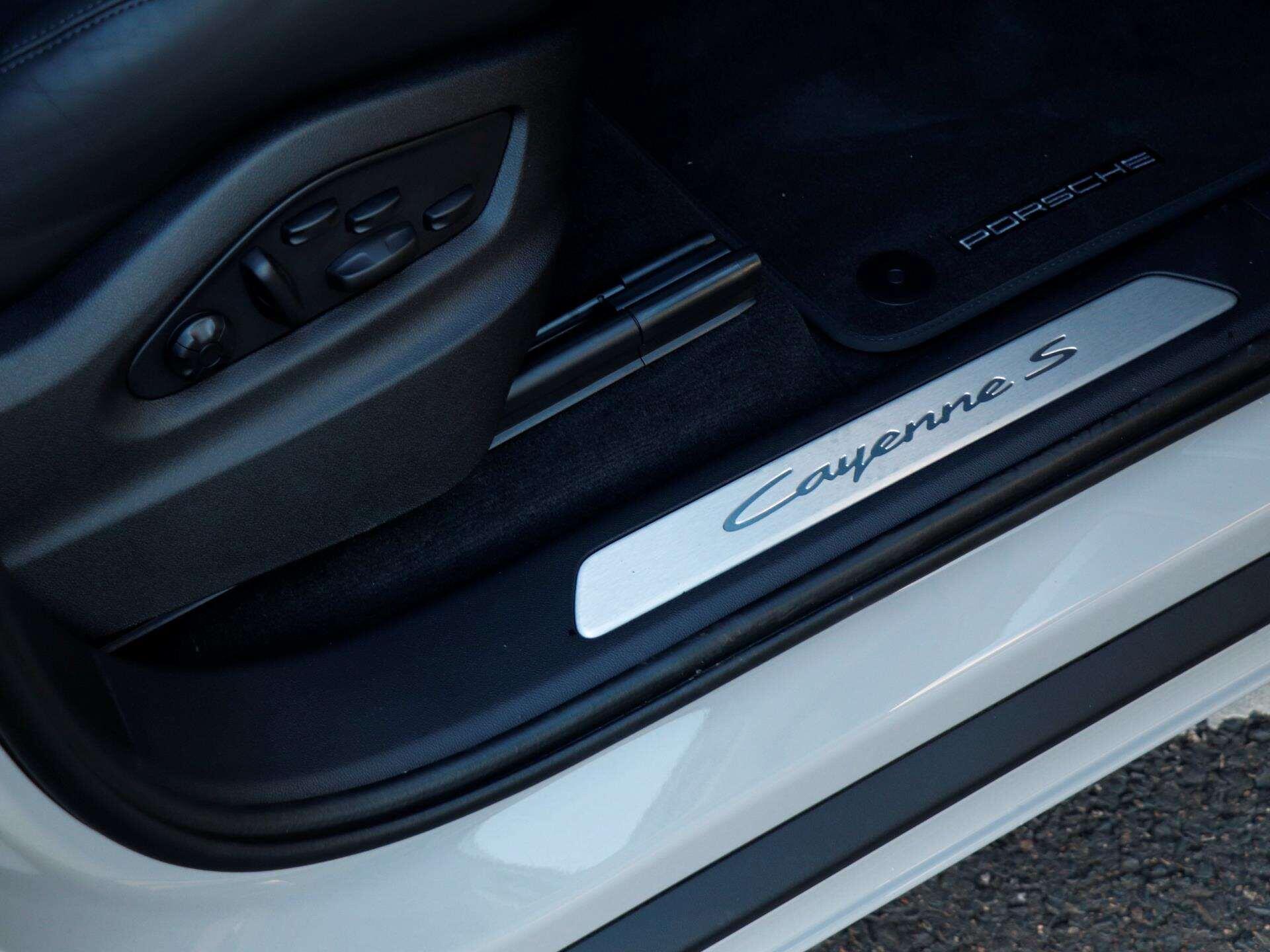 Porsche Cayenne view 23