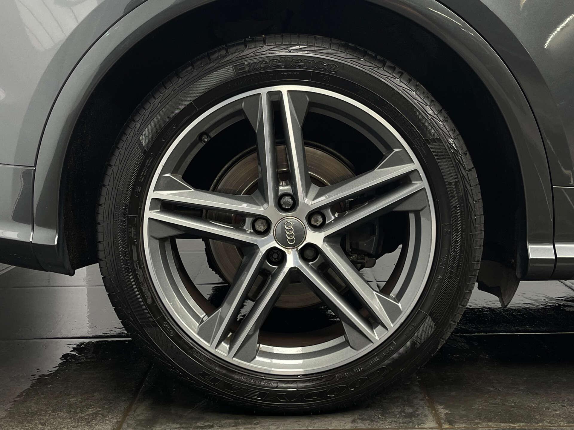 Audi SQ5 view 30
