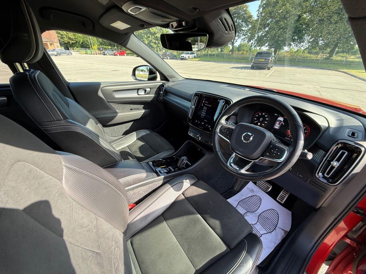 Volvo XC40 view 11