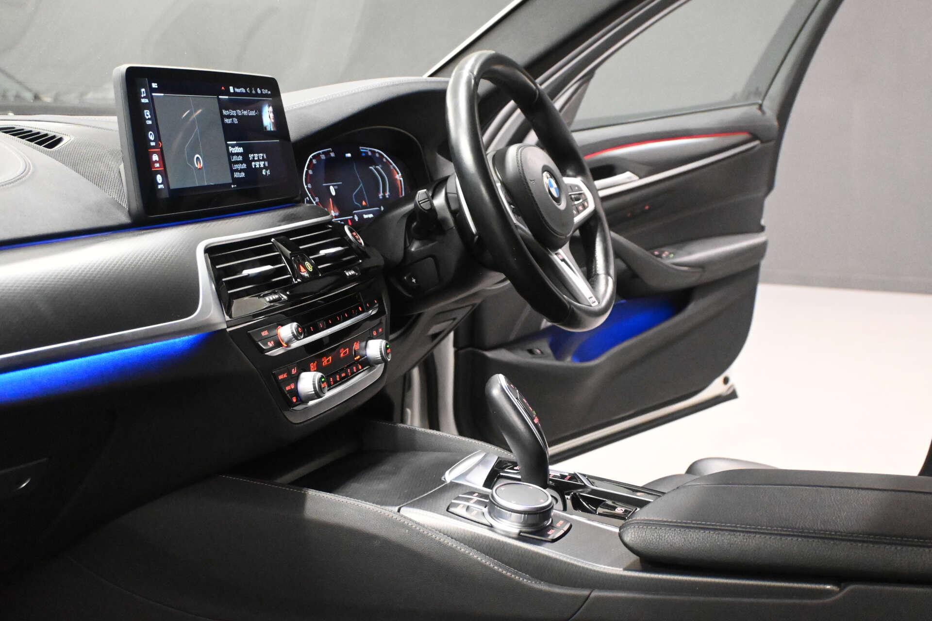 BMW 5 Series view 9
