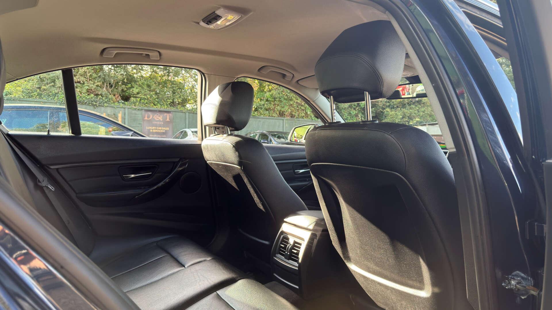 BMW 3 Series view 9