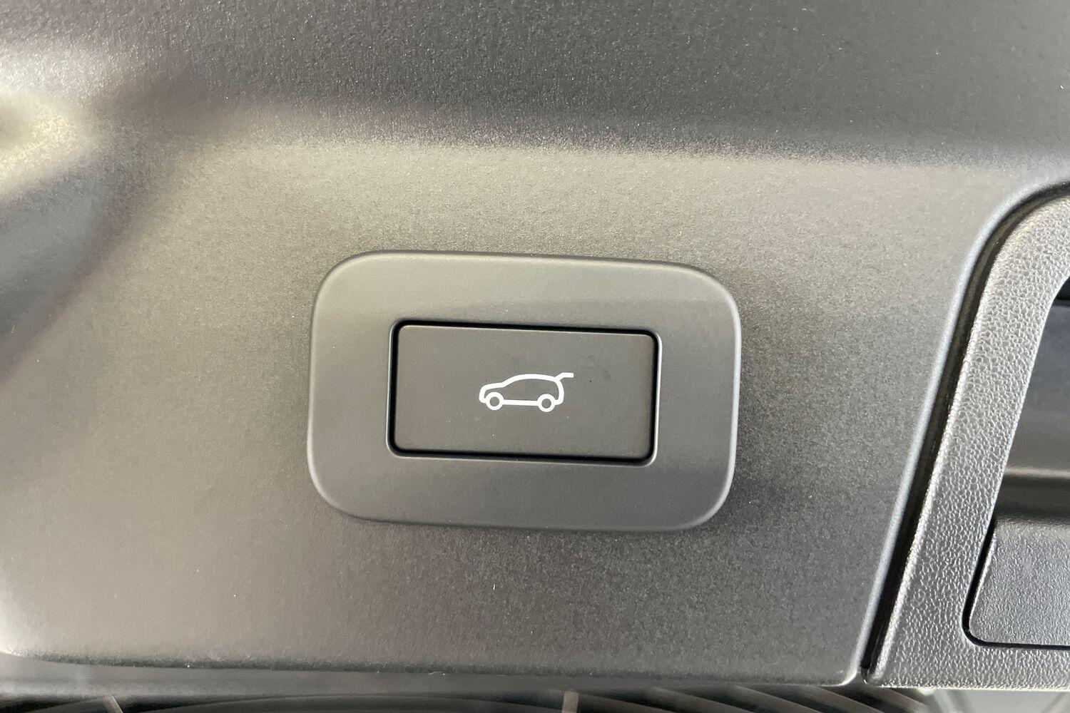Land Rover Range Rover Velar view 24
