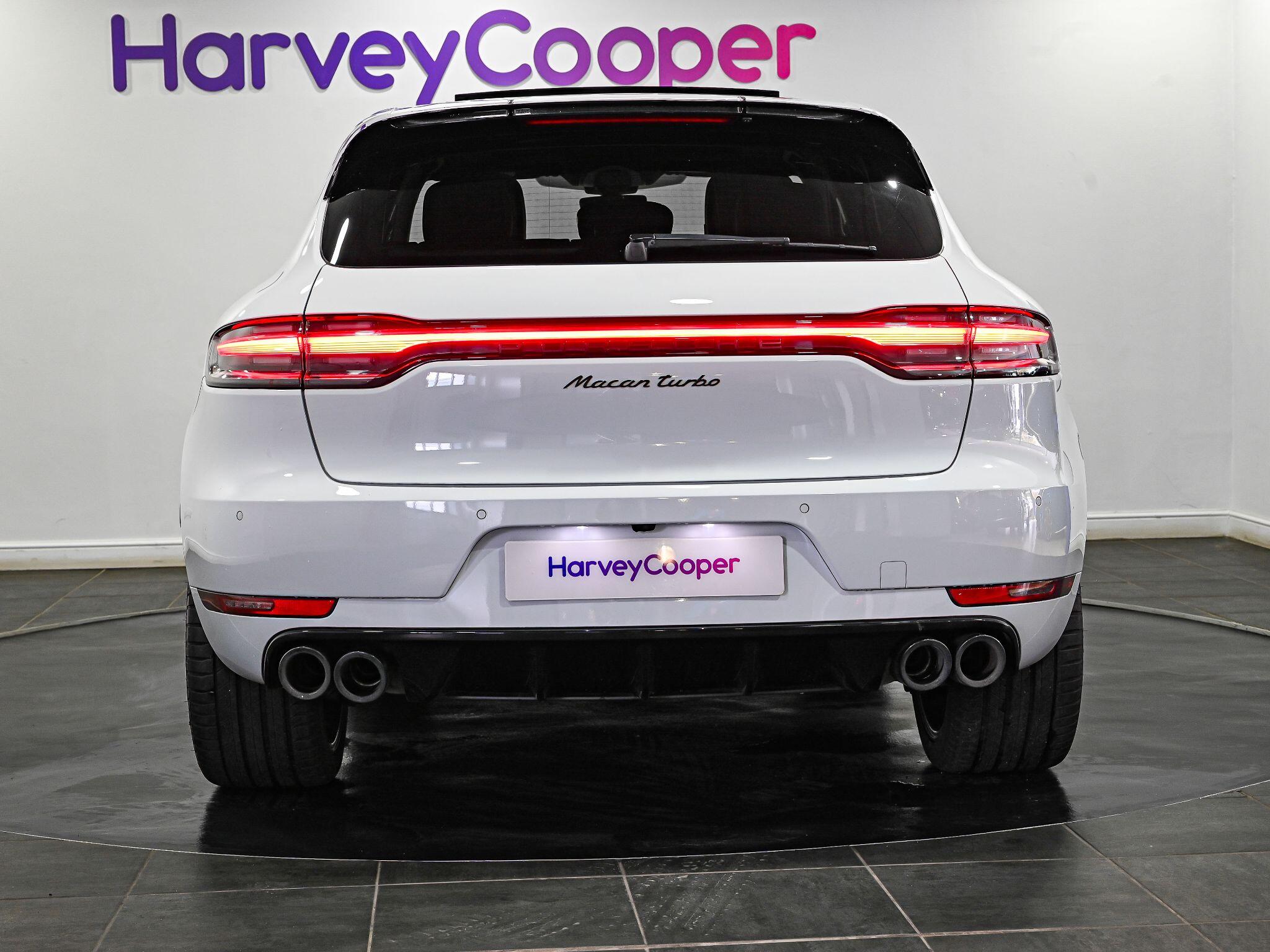 Porsche Macan view 22