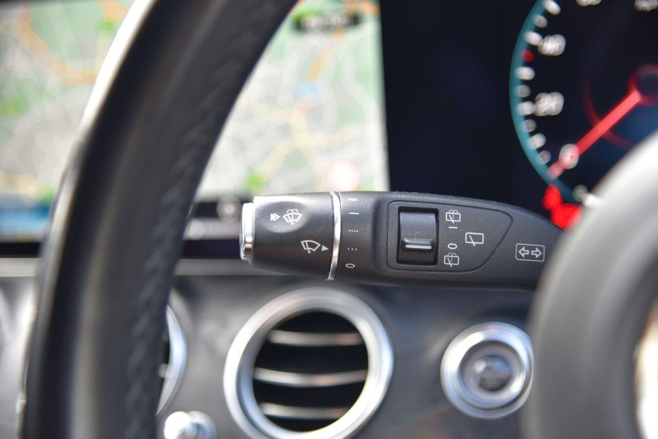 Mercedes-Benz E Class view 32