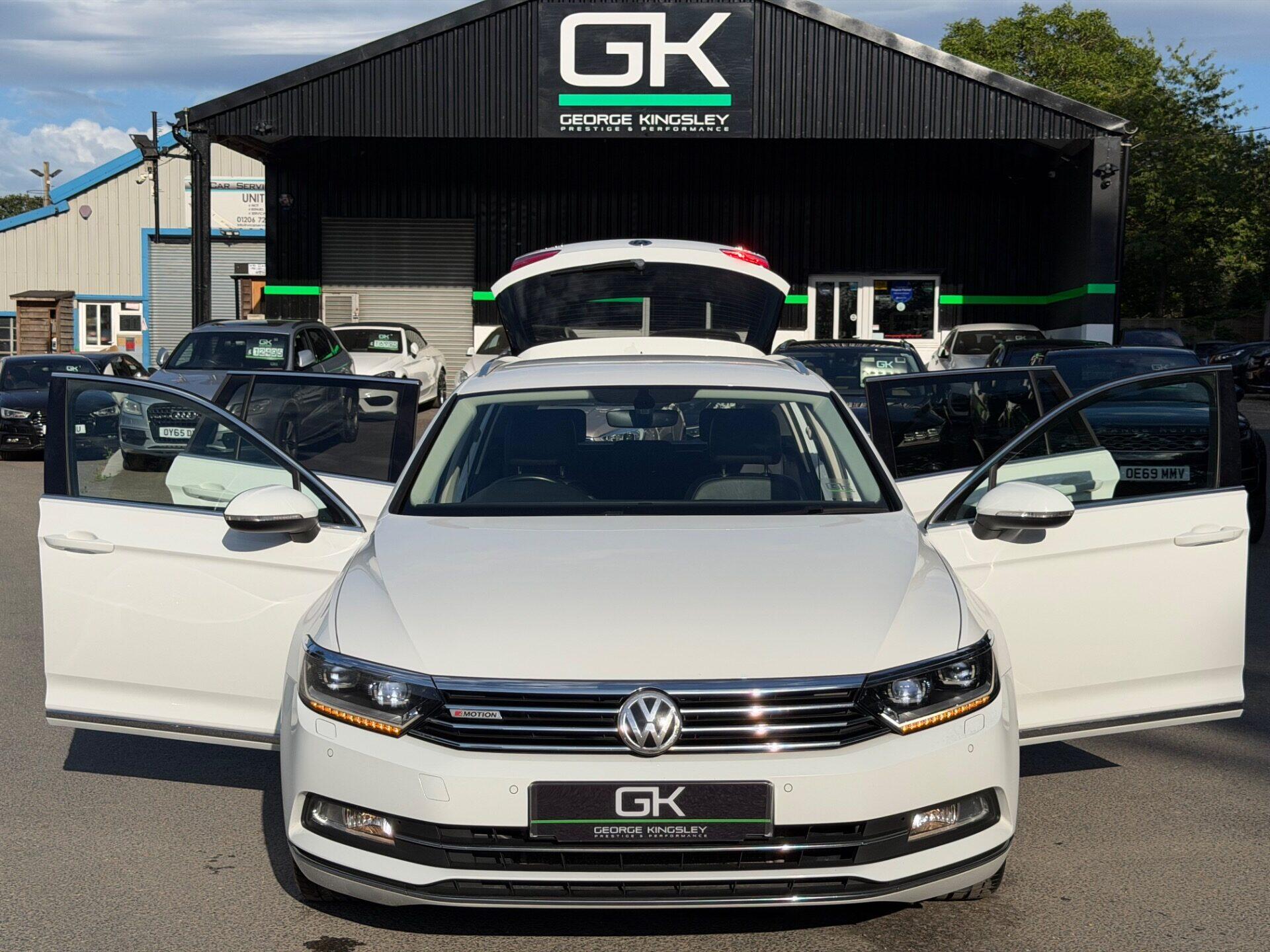 Volkswagen Passat view 19