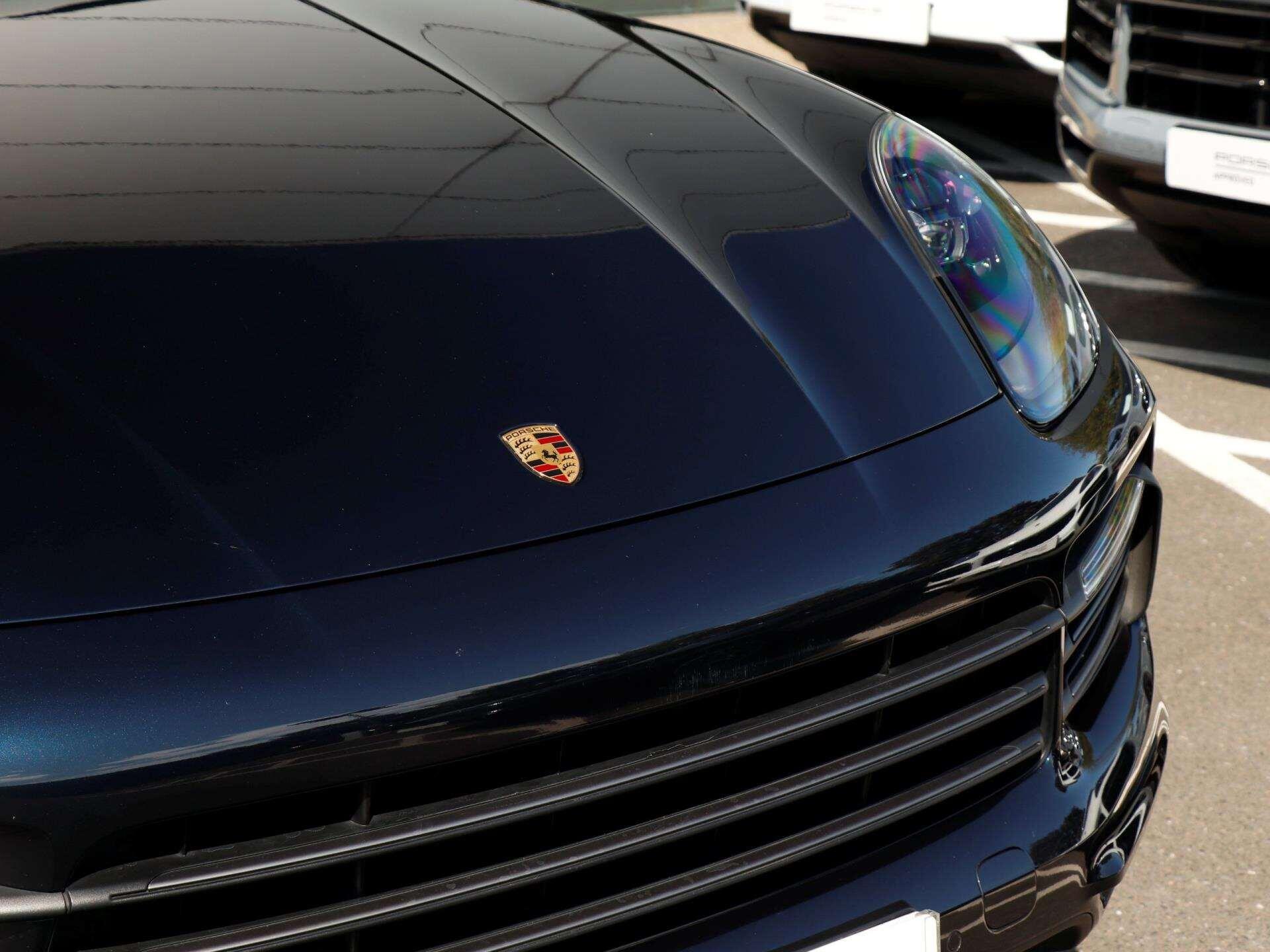 Porsche Cayenne view 35