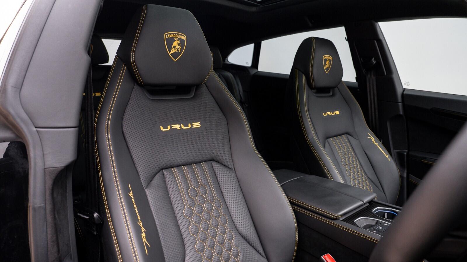 Lamborghini Urus view 5
