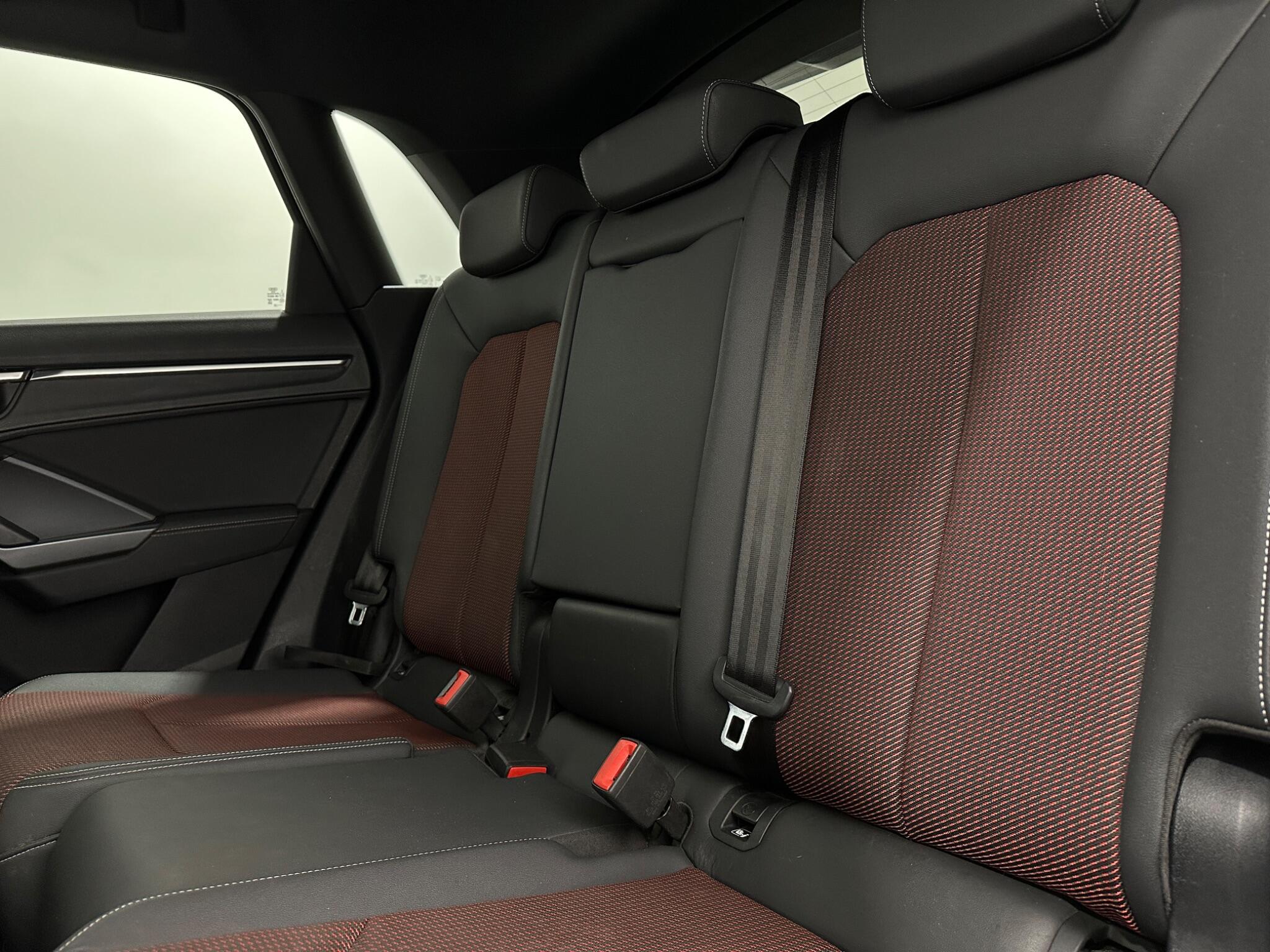 Audi Q3 view 38