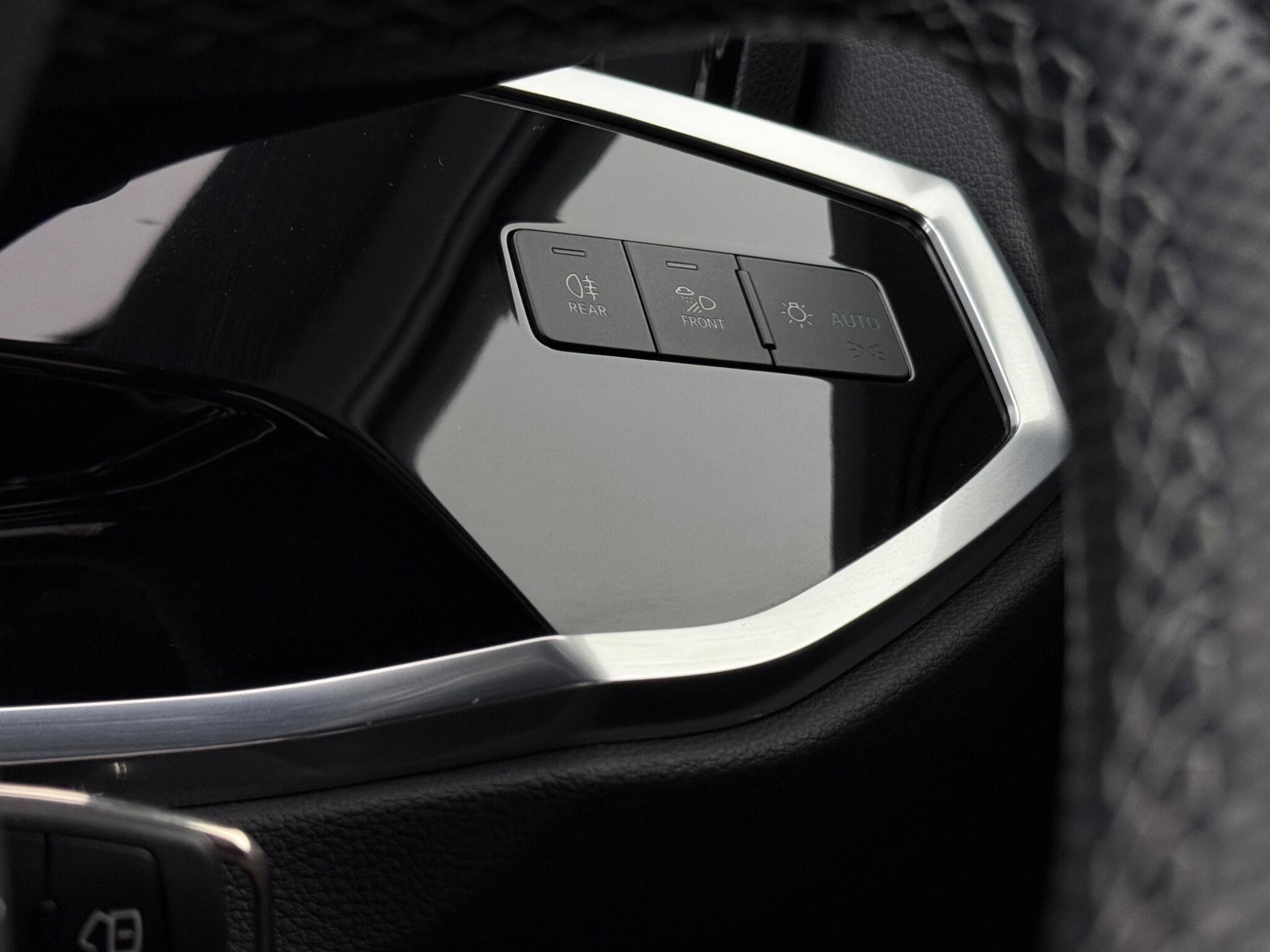Audi Q3 view 20