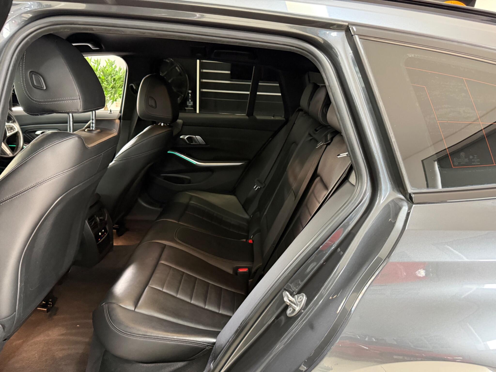 BMW 3 Series view 30