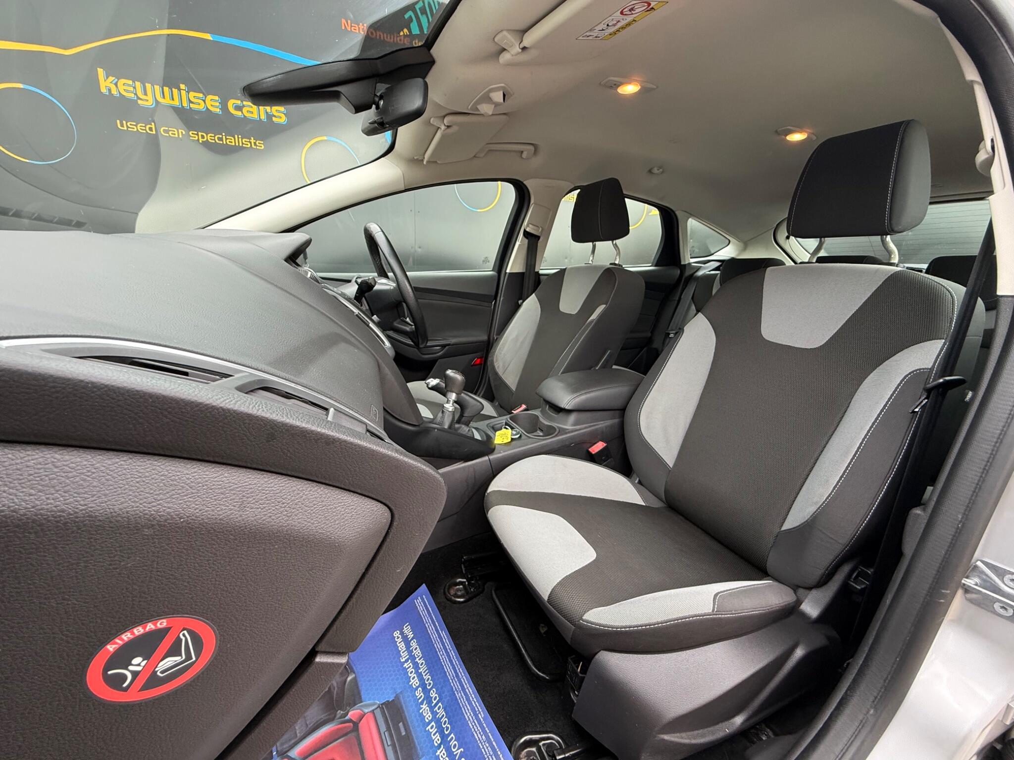 Ford Focus view 26