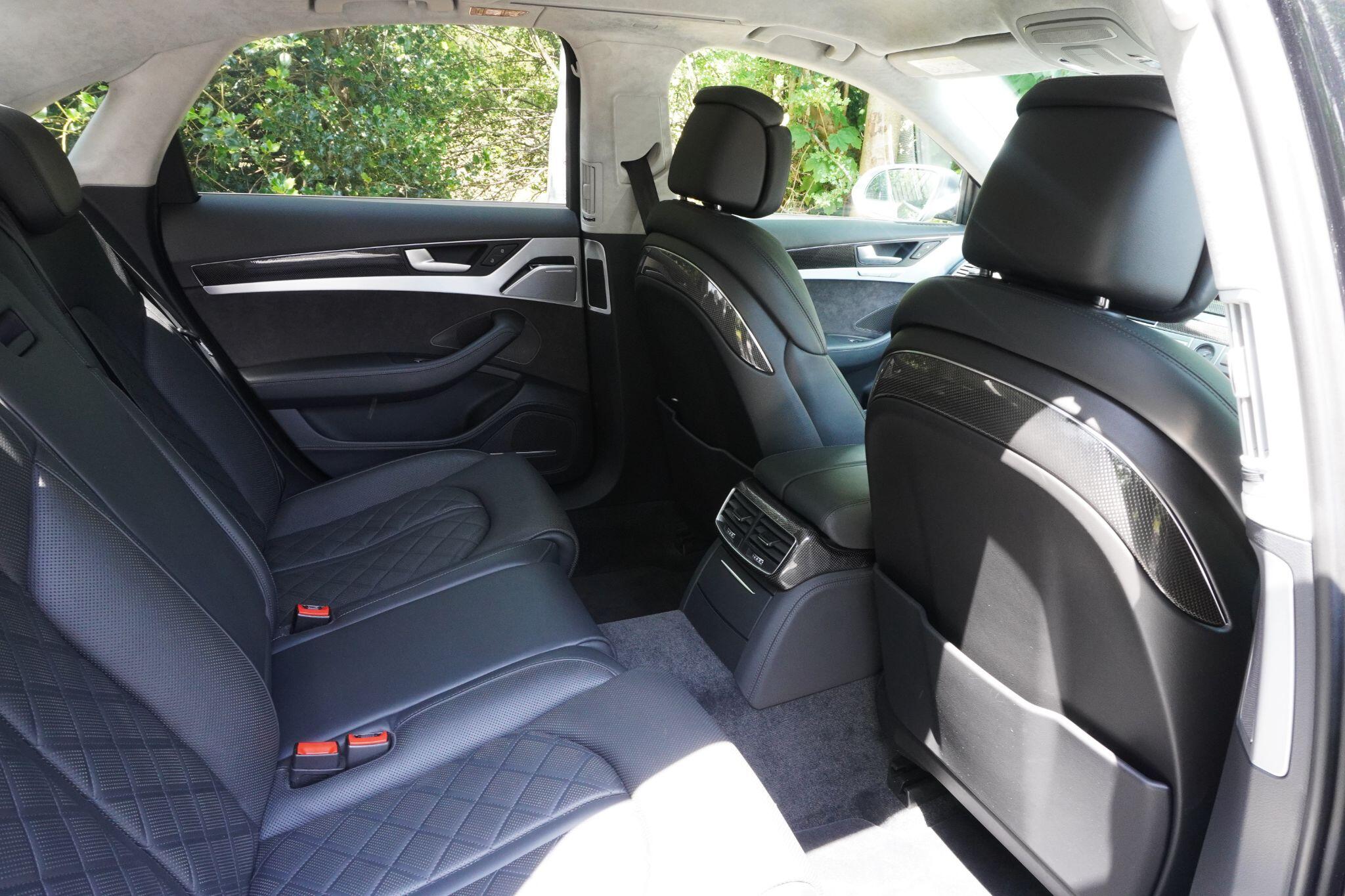Audi S8 view 45