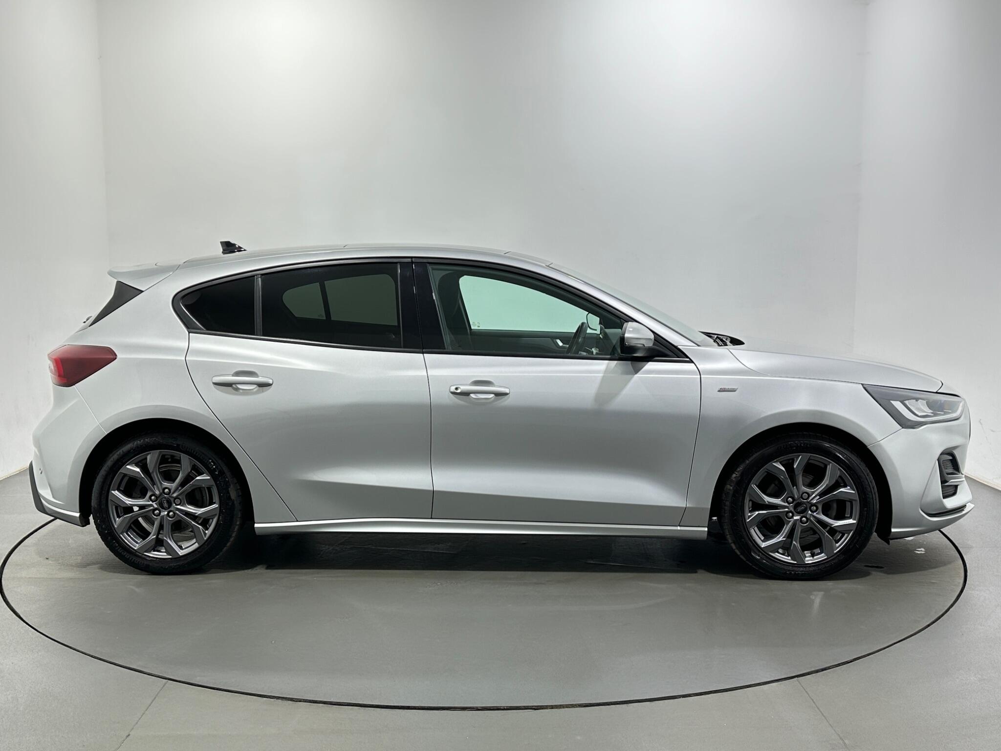 Ford Focus view 9