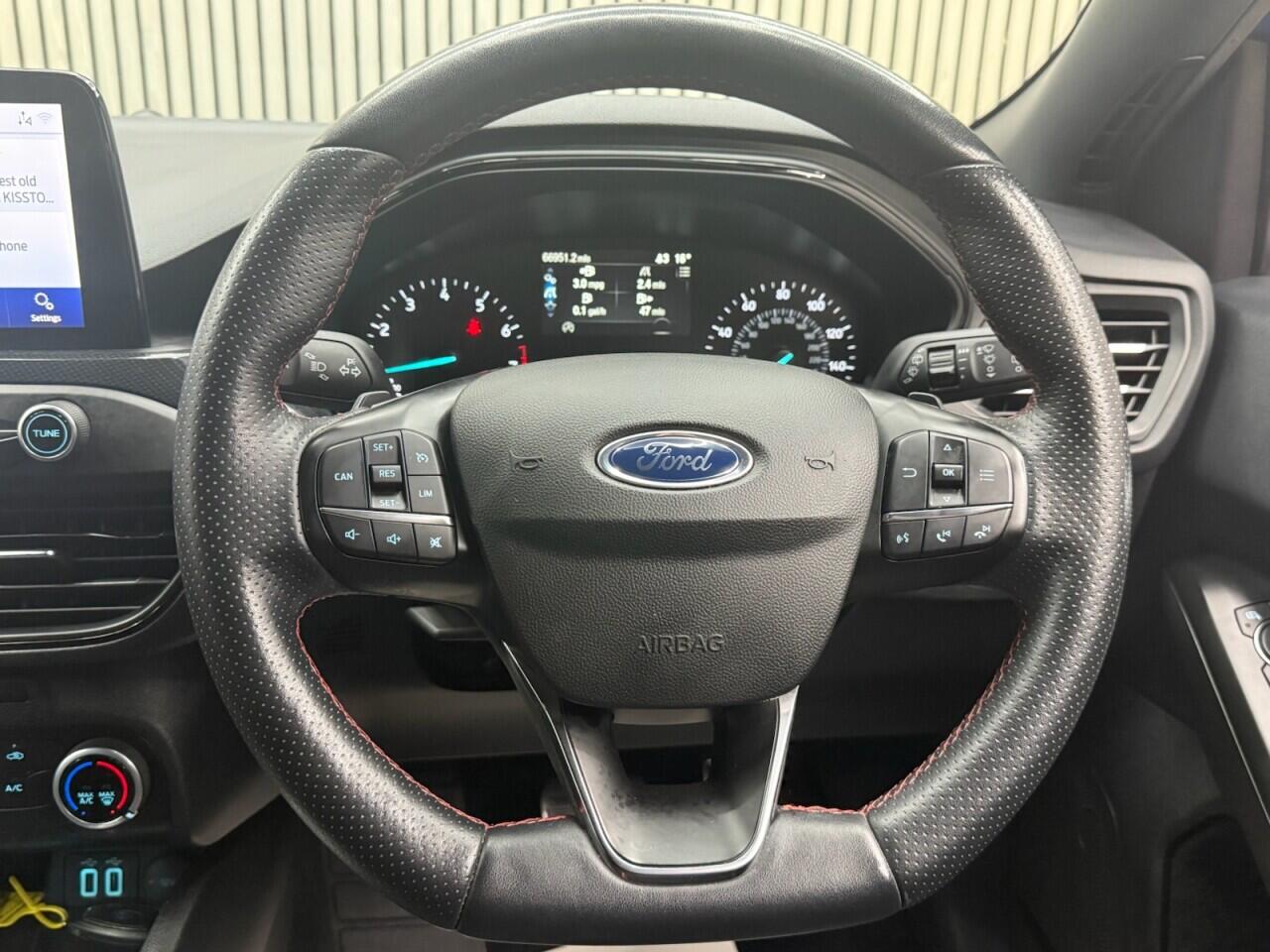 Ford Focus view 14
