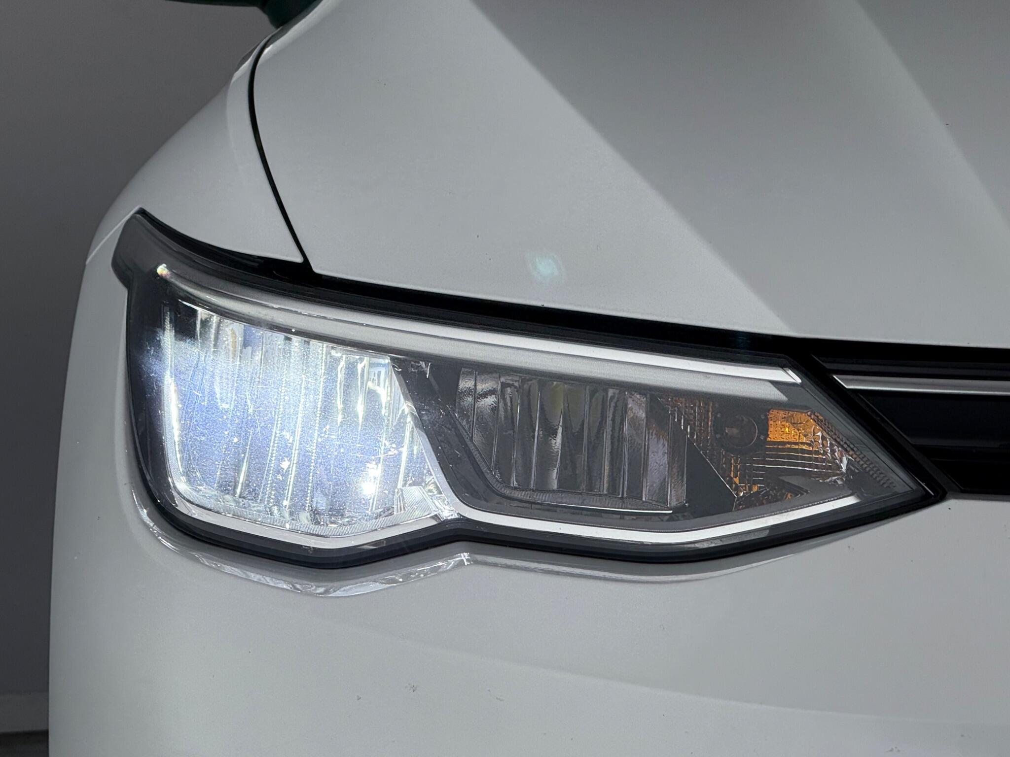 Volkswagen Golf view 4