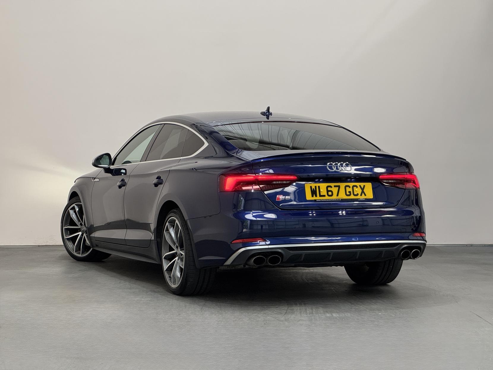Audi S5 view 8