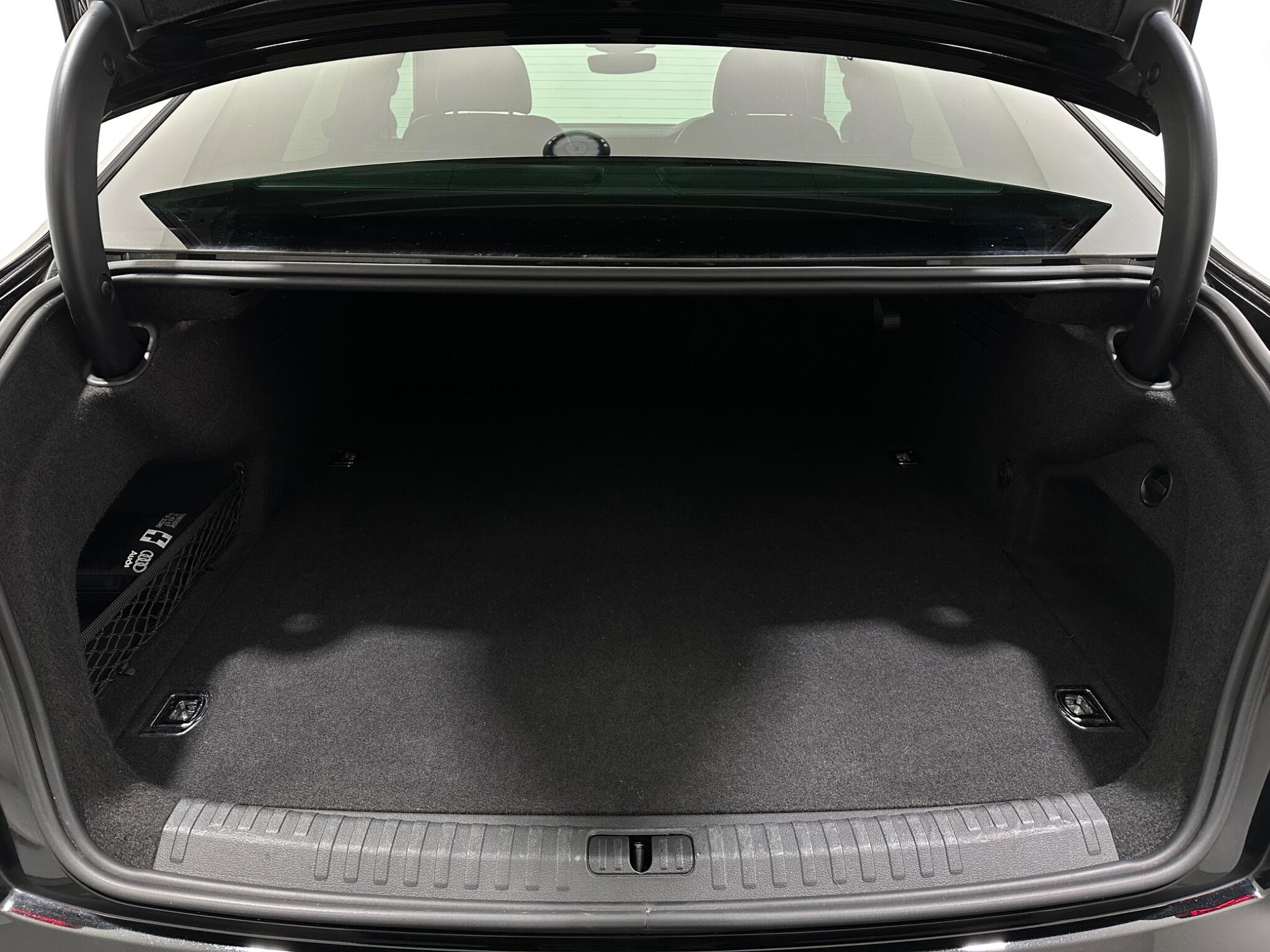Audi A6 Saloon view 48