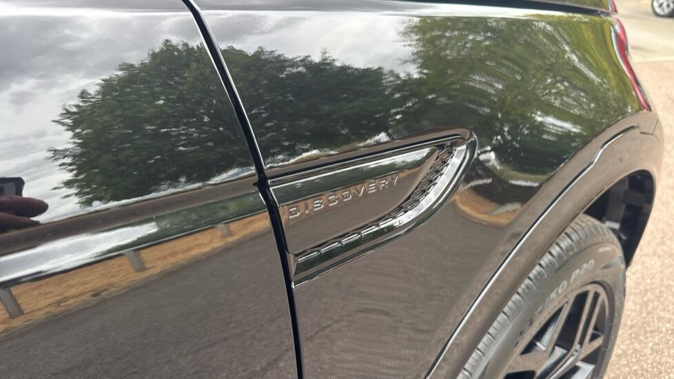 Land Rover Discovery Sport view 21