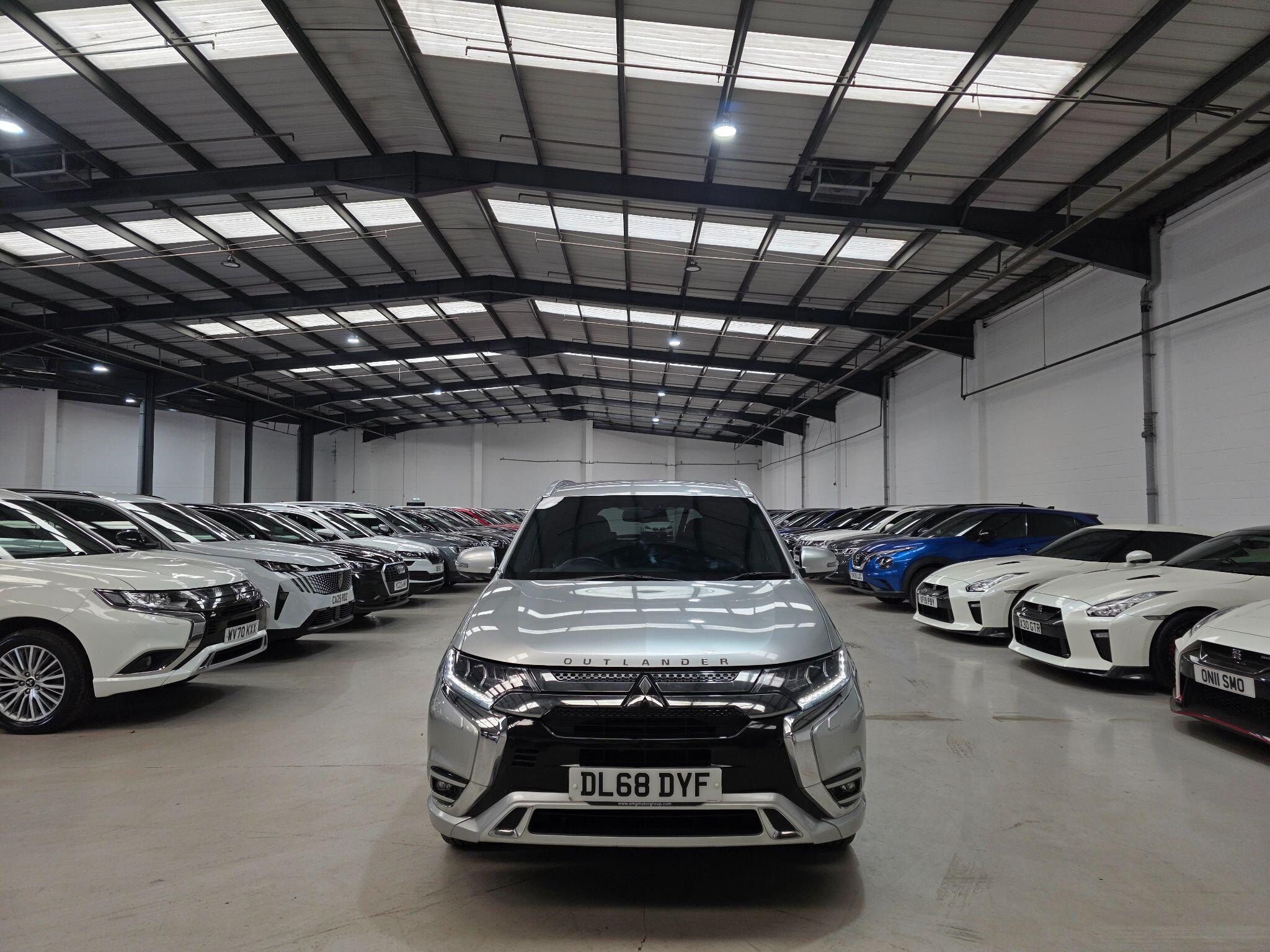 Mitsubishi Outlander view 2