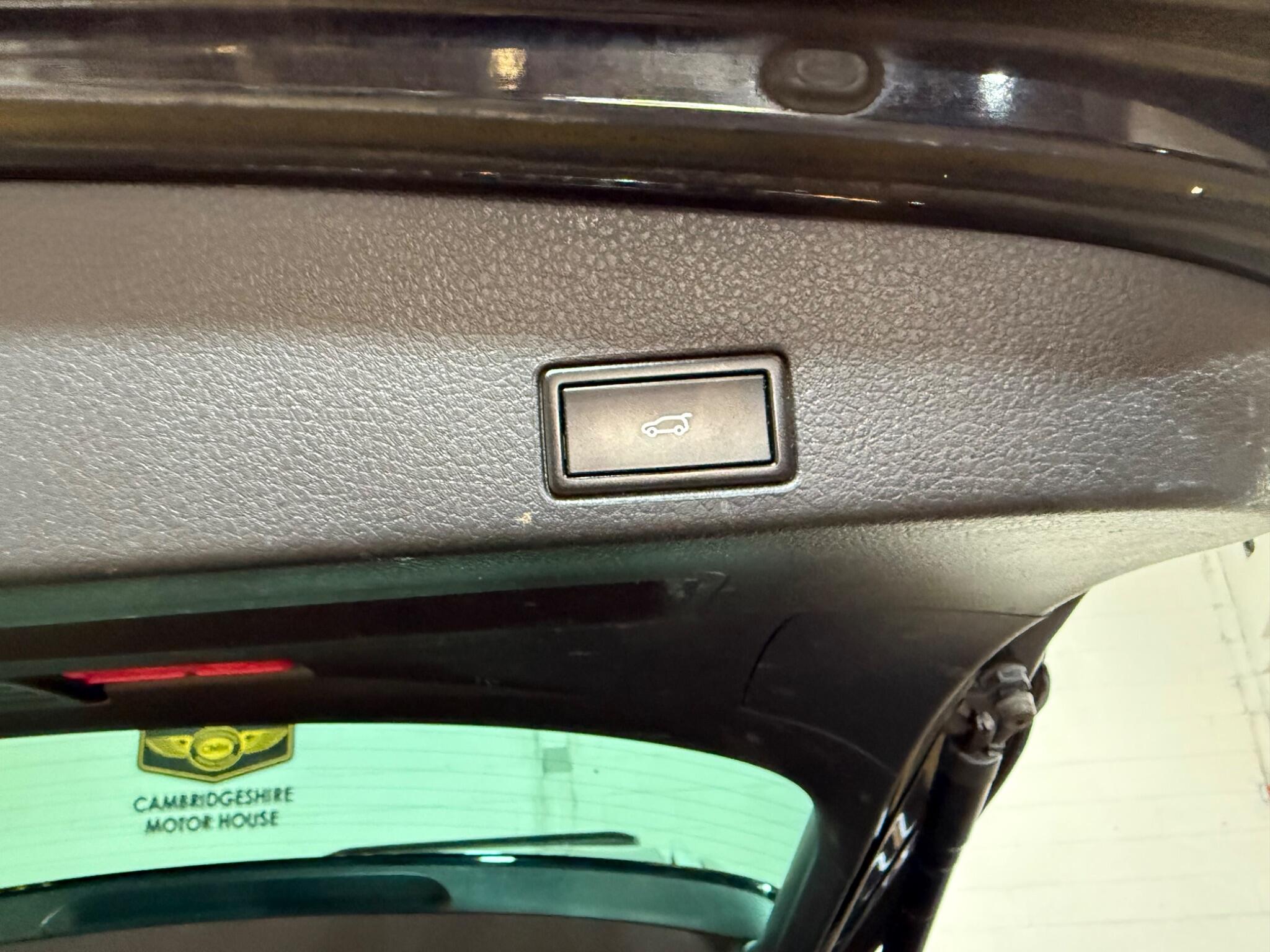 Volkswagen Touareg view 64