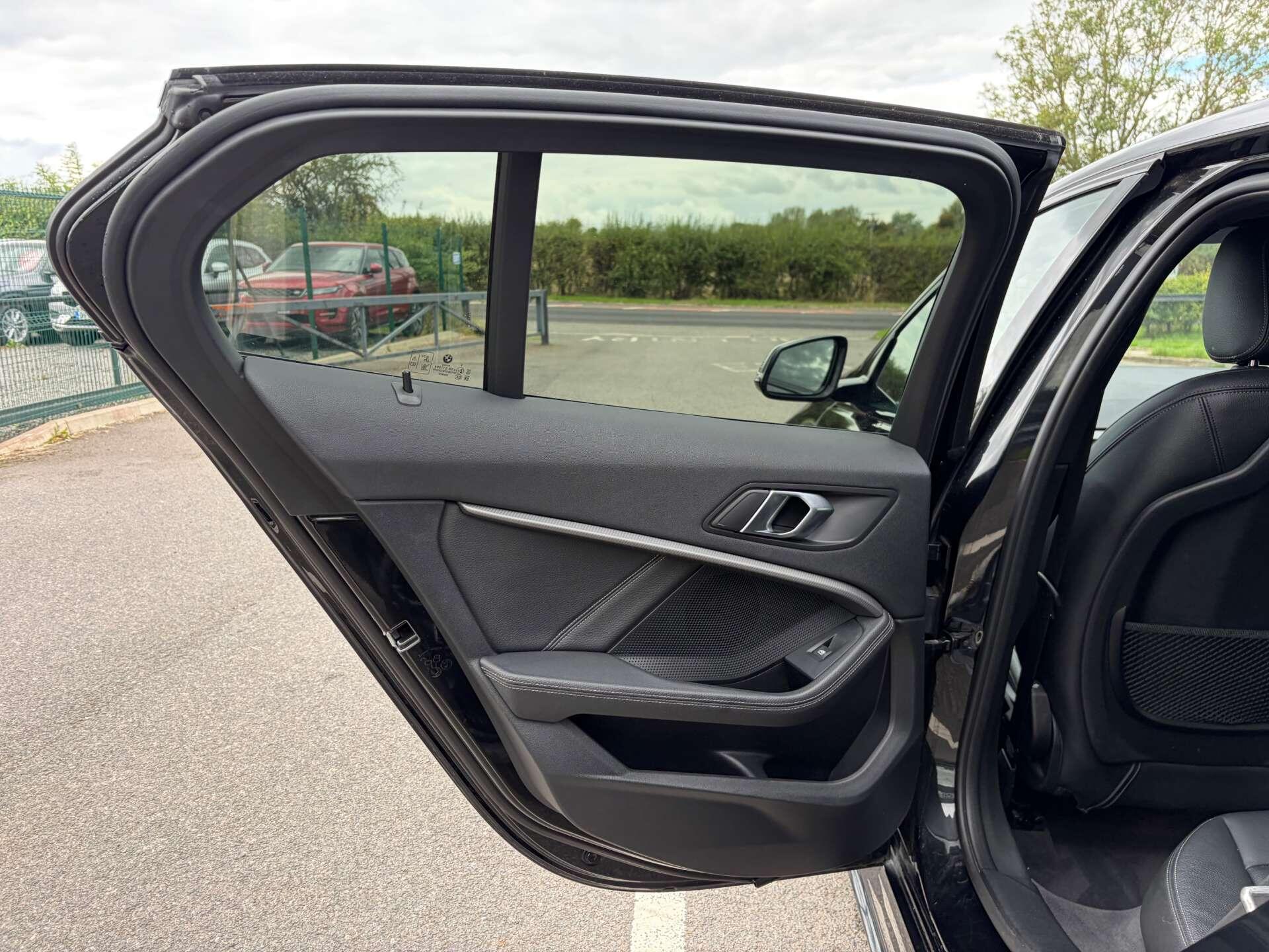 BMW 1 Series view 19
