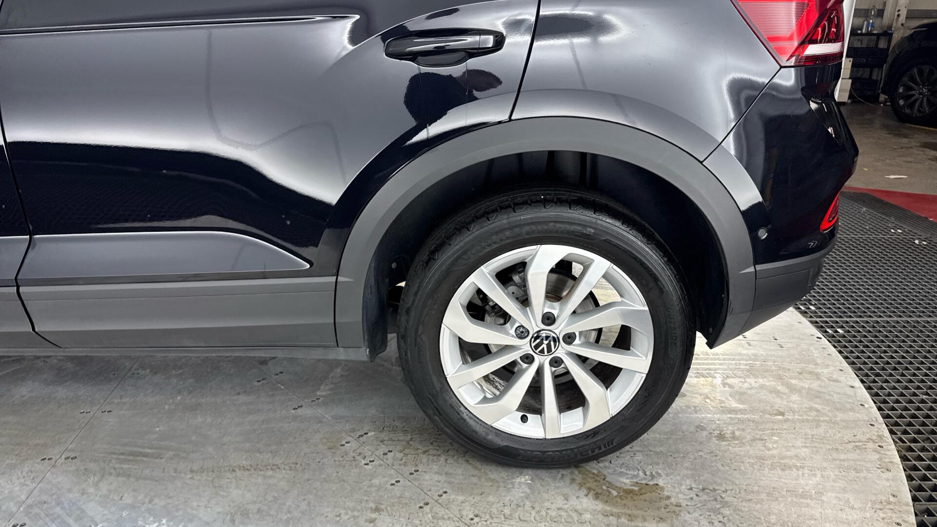 Volkswagen T-Roc view 22